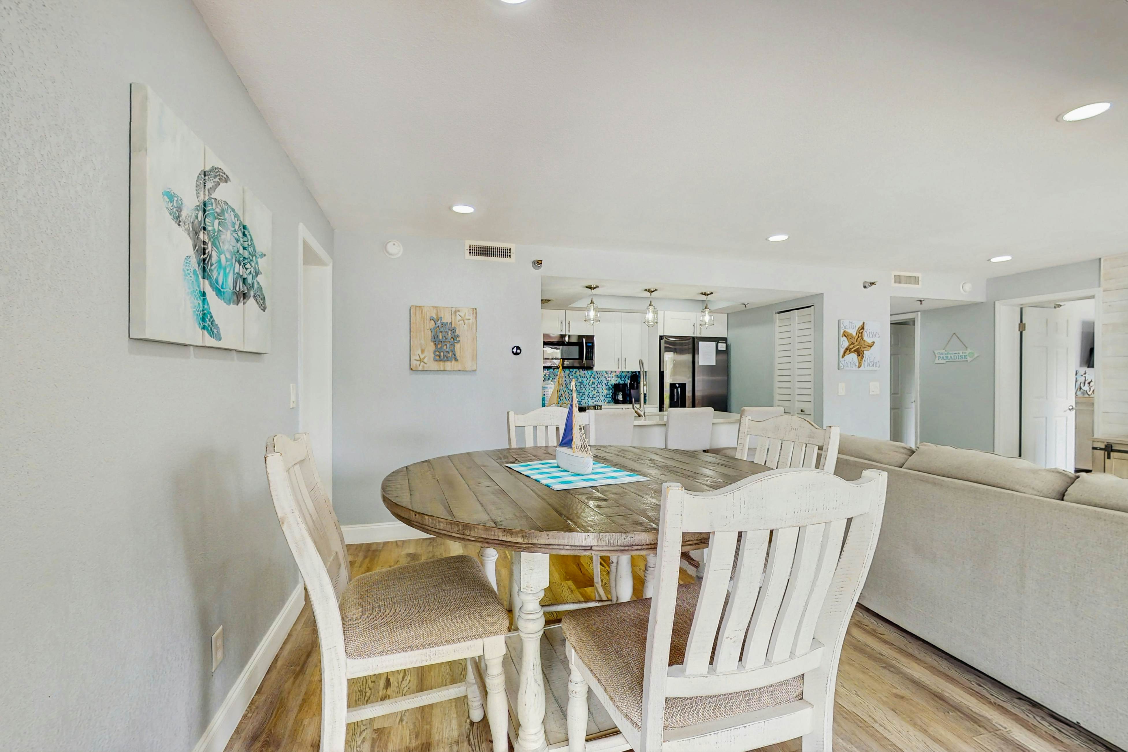 Gulf-side condo with heated pool, hot tub, central AC & W/D - snowbird-friendly