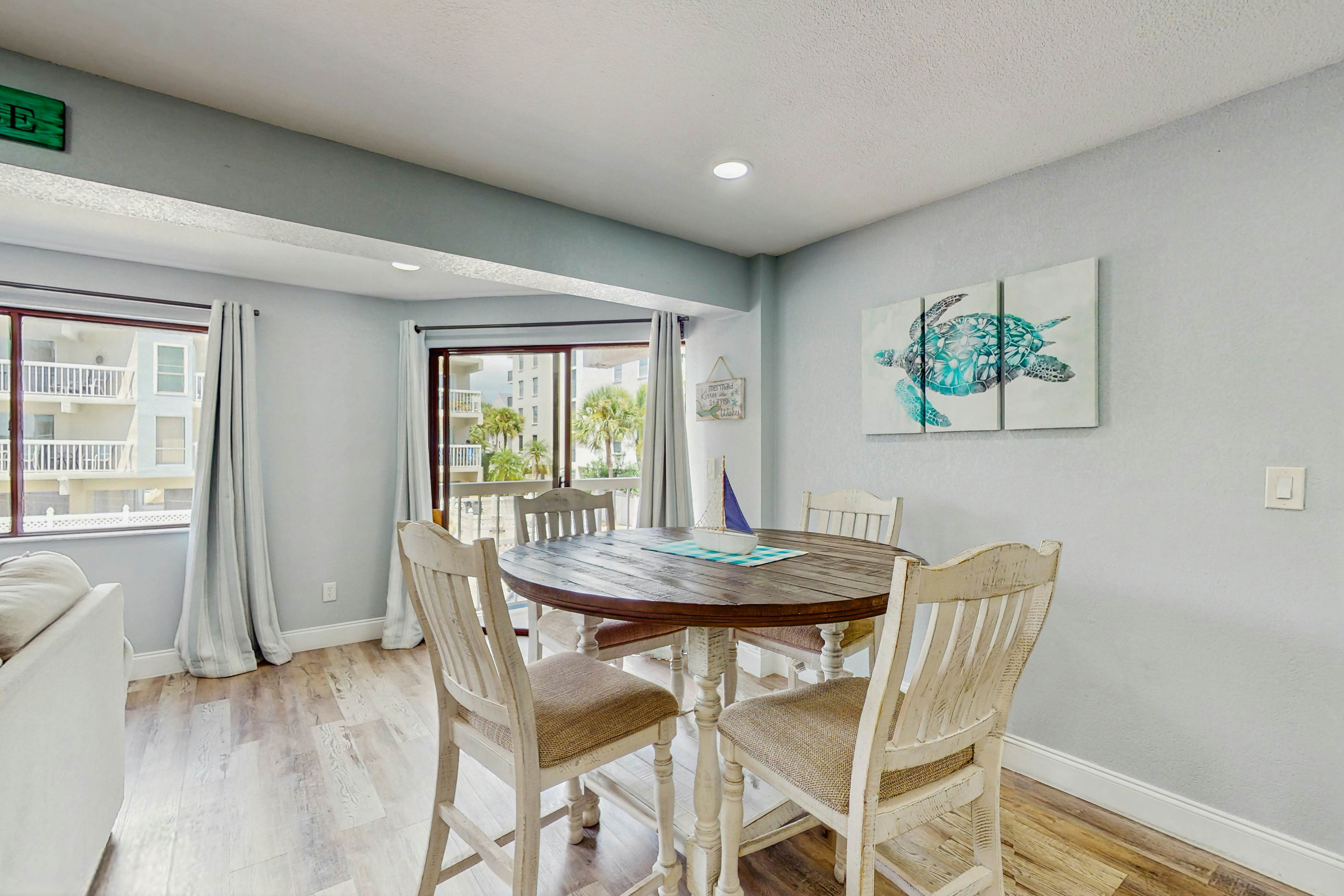 Gulf-side condo with heated pool, hot tub, central AC & W/D - snowbird-friendly