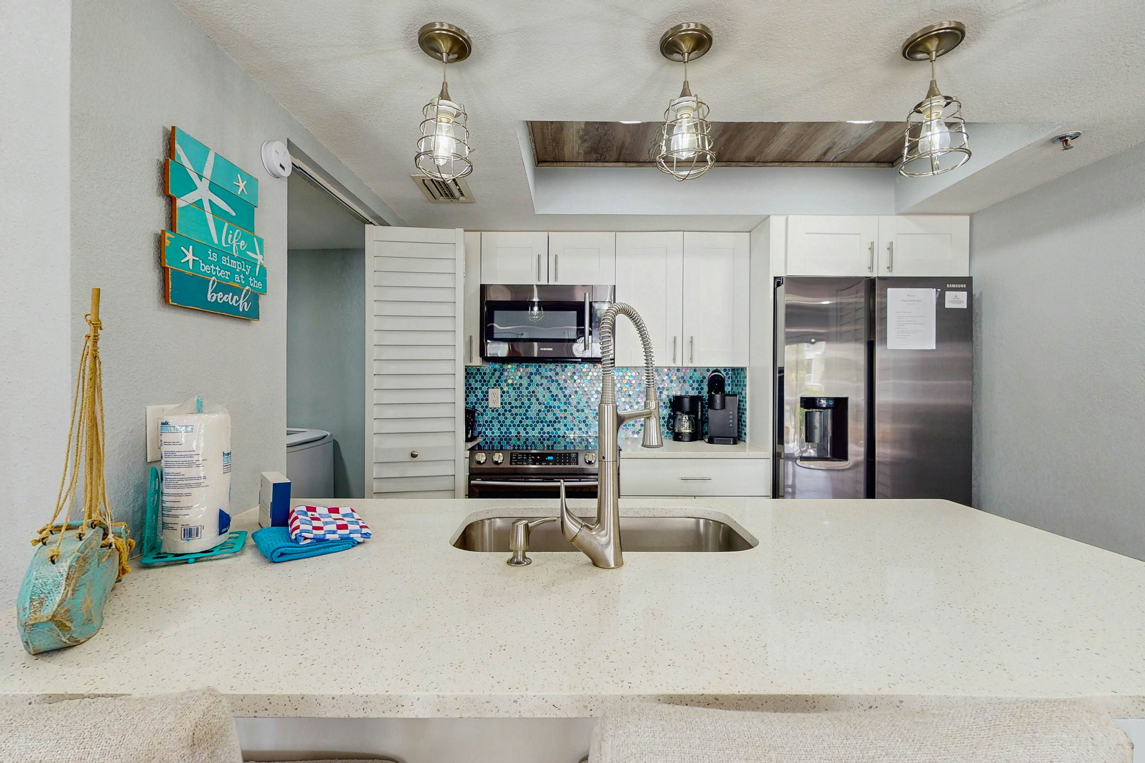 Gulf-side condo with heated pool, hot tub, central AC & W/D - snowbird-friendly