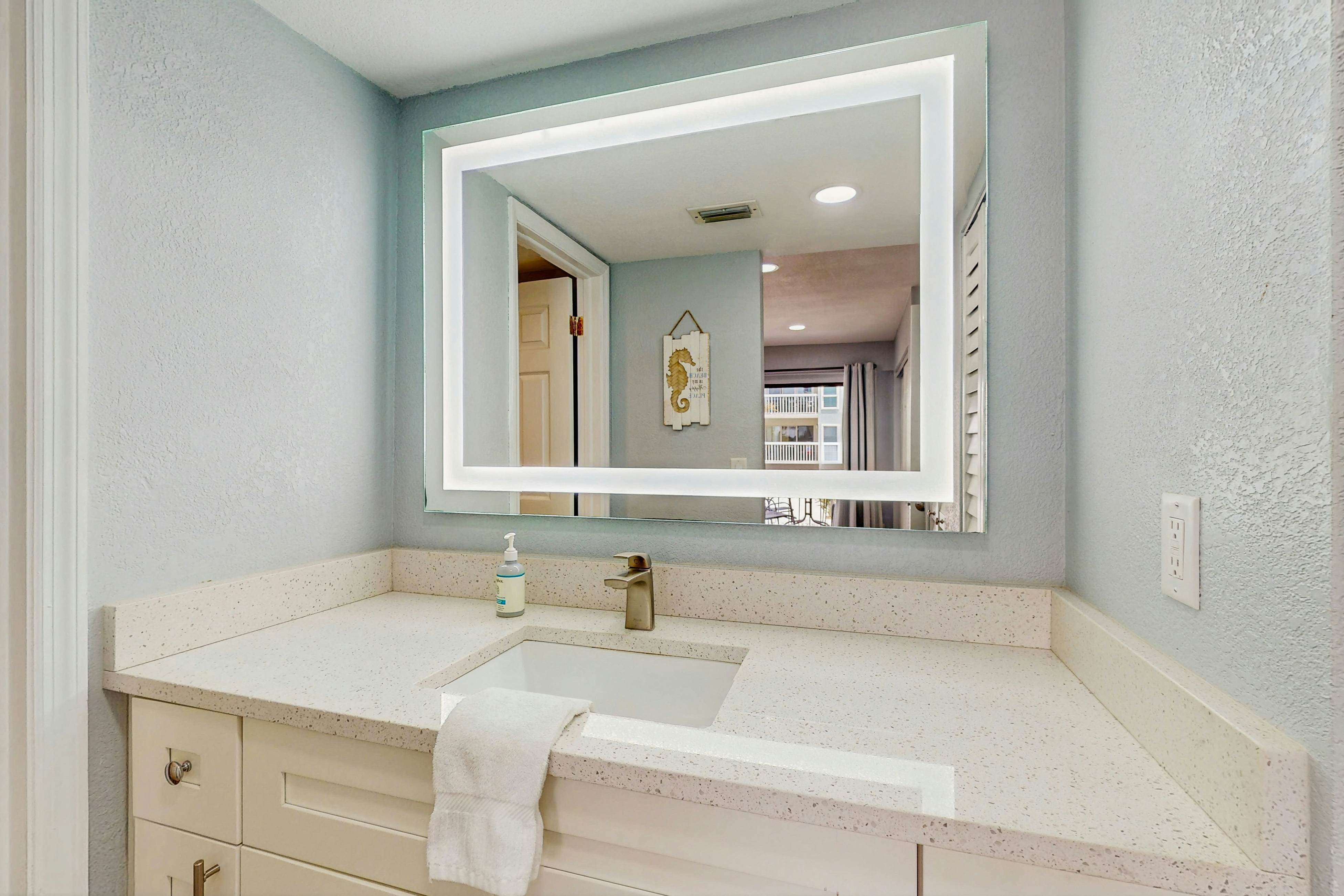 Gulf-side condo with heated pool, hot tub, central AC & W/D - snowbird-friendly