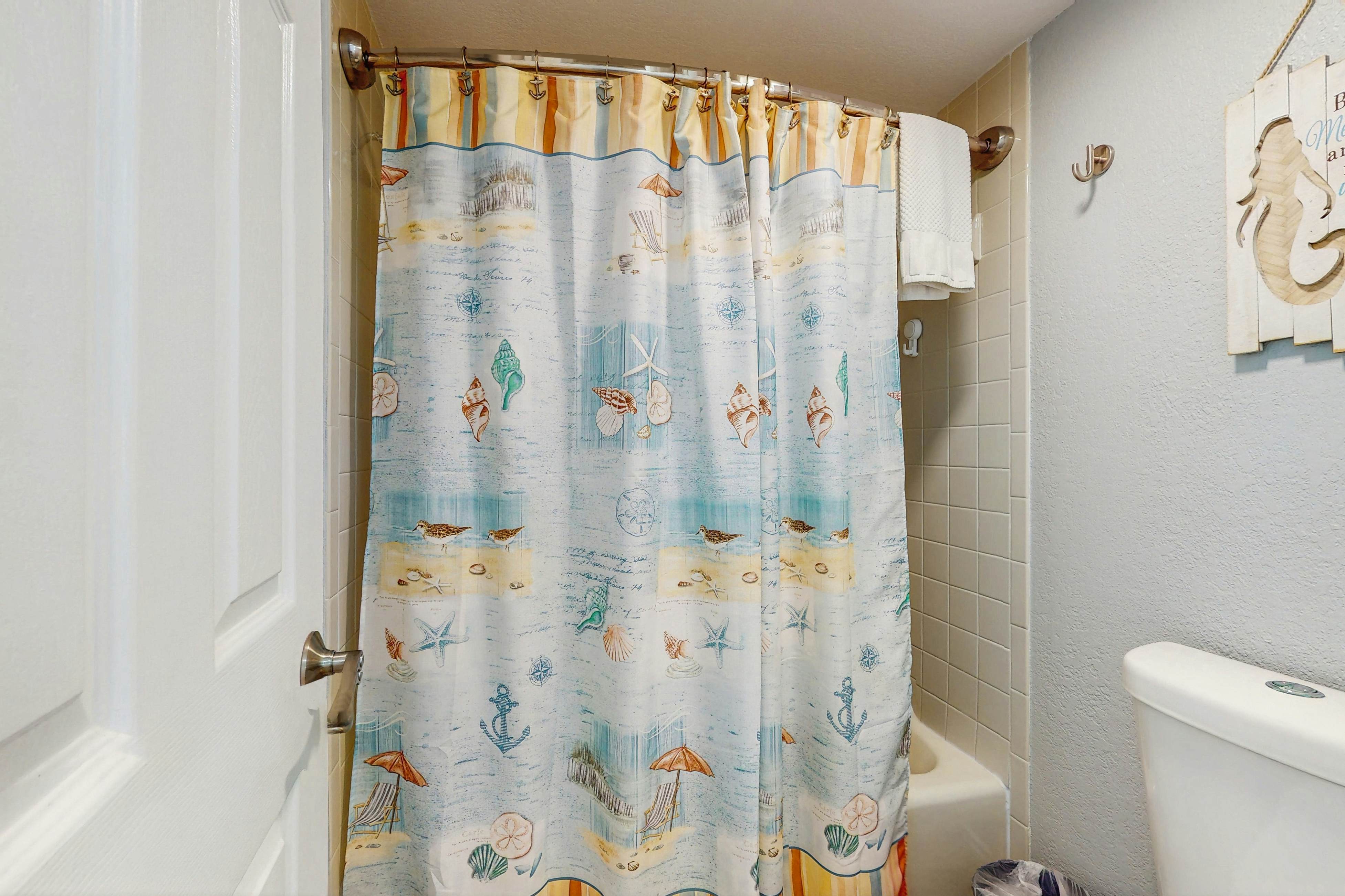 Gulf-side condo with heated pool, hot tub, central AC & W/D - snowbird-friendly