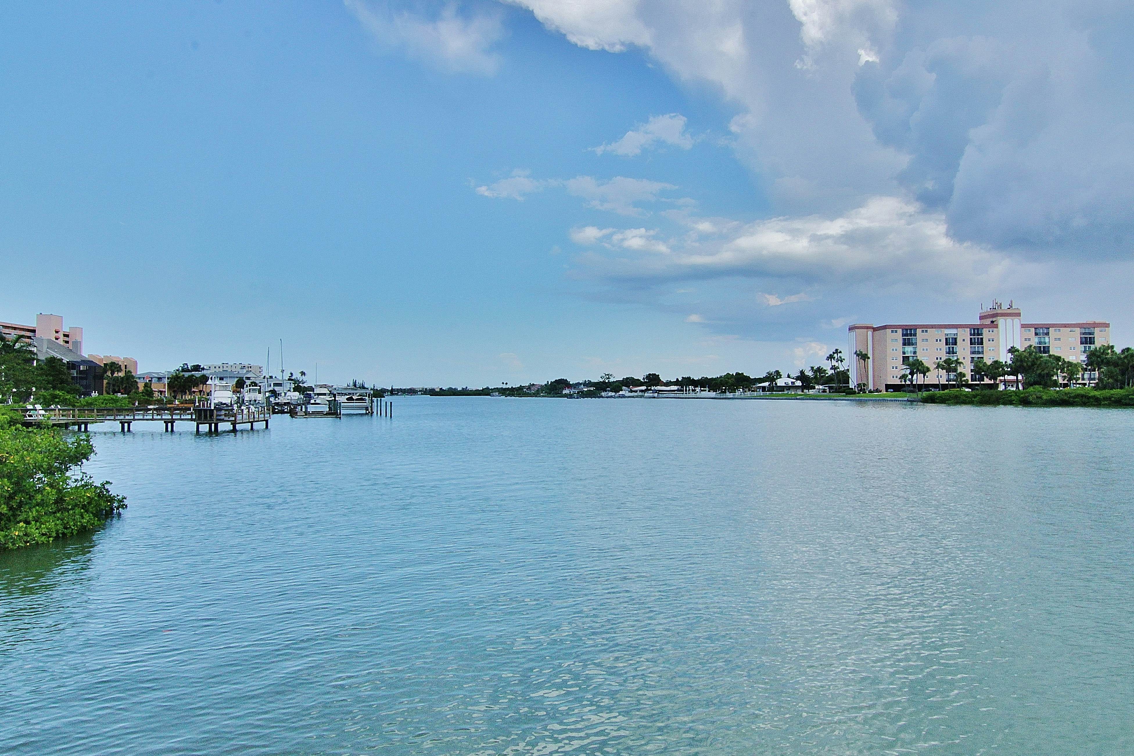 Gulf-side condo with heated pool, hot tub, central AC & W/D - snowbird-friendly