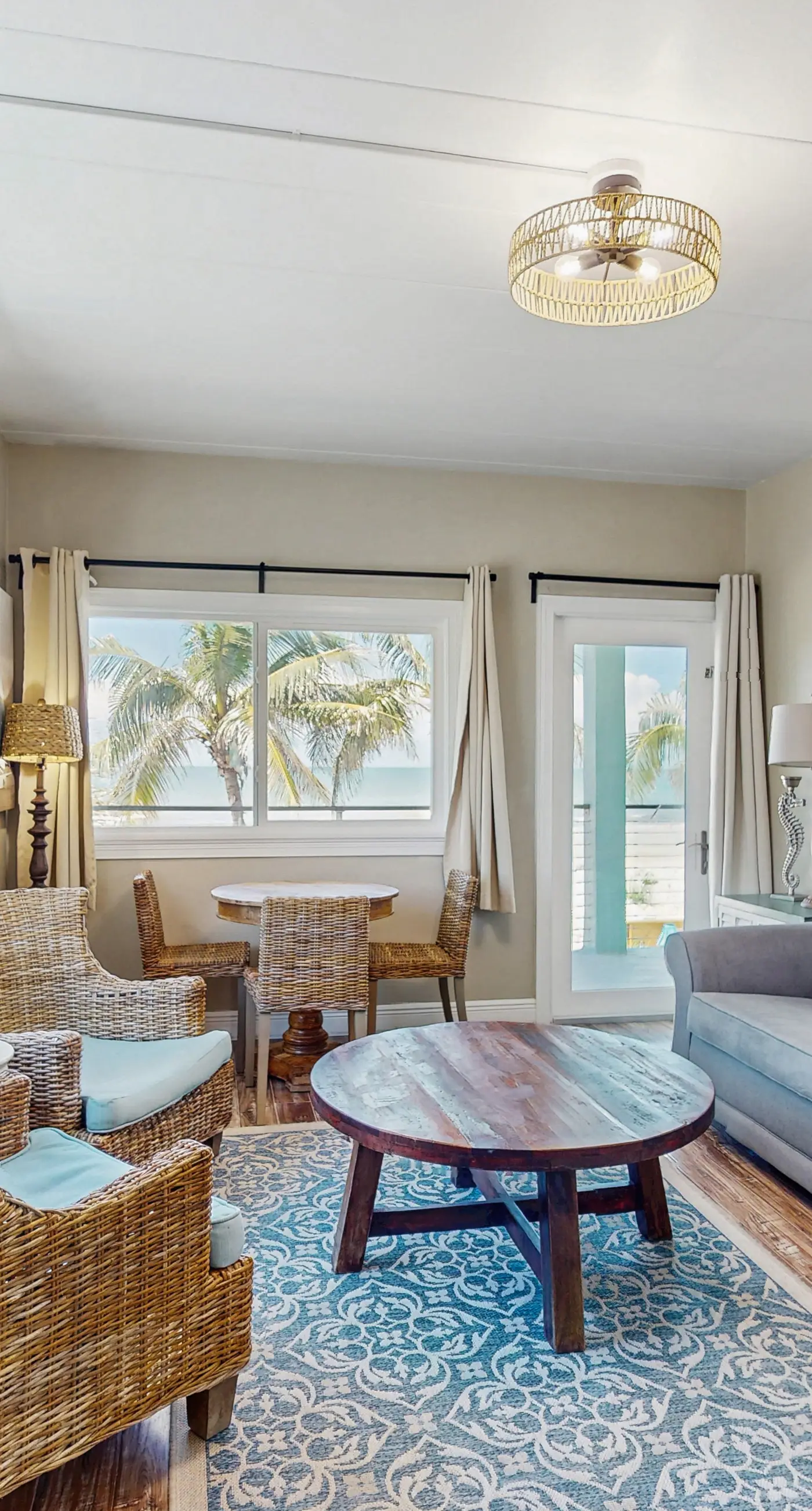 Gulf front condo top floor beach access full kitchen and central AC