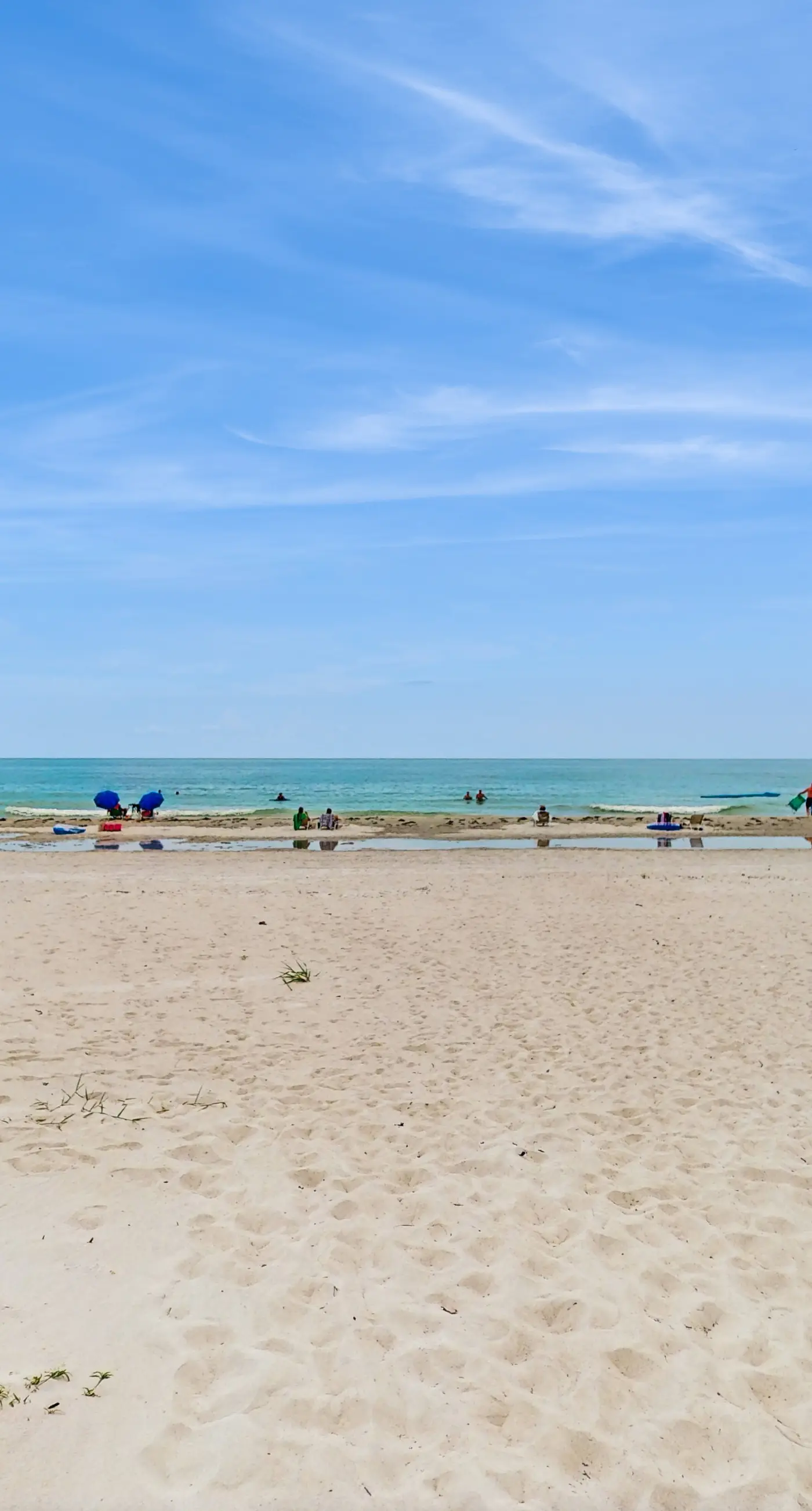 Gulf front condo top floor beach access full kitchen and central AC