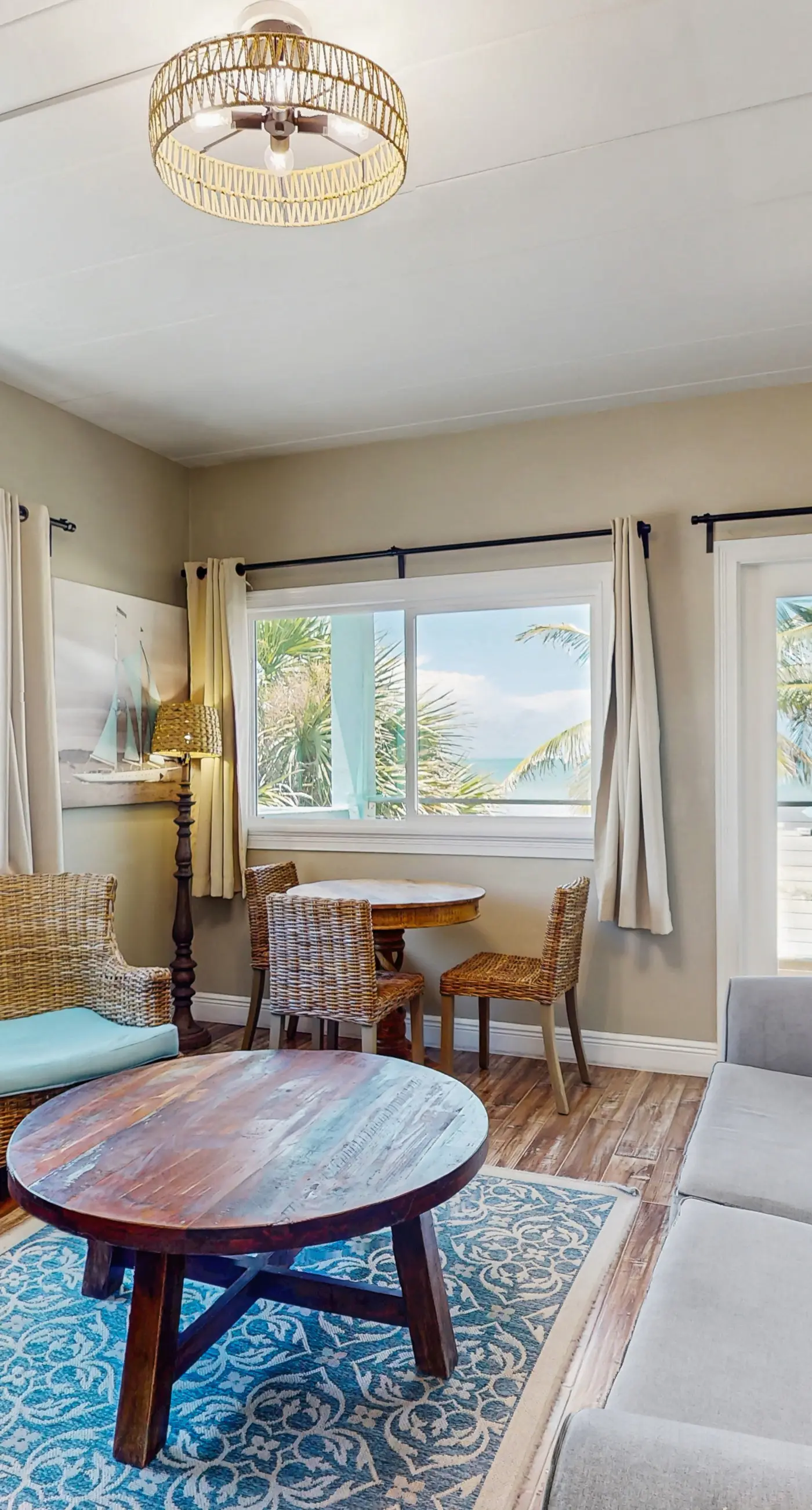 Gulf front condo top floor beach access full kitchen and central AC