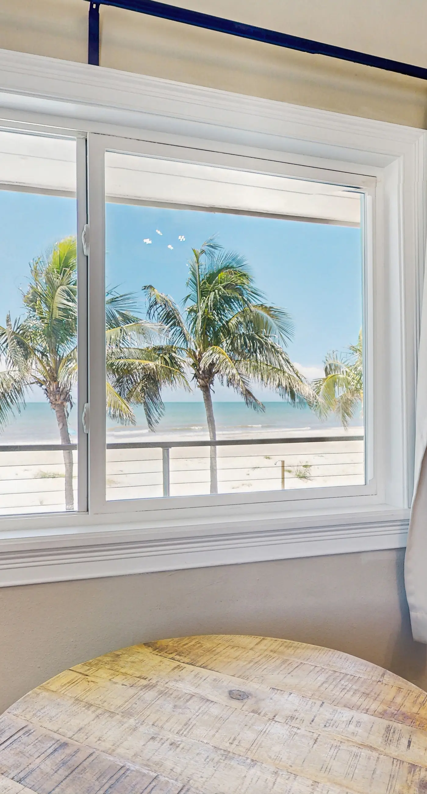 Gulf front condo top floor beach access full kitchen and central AC