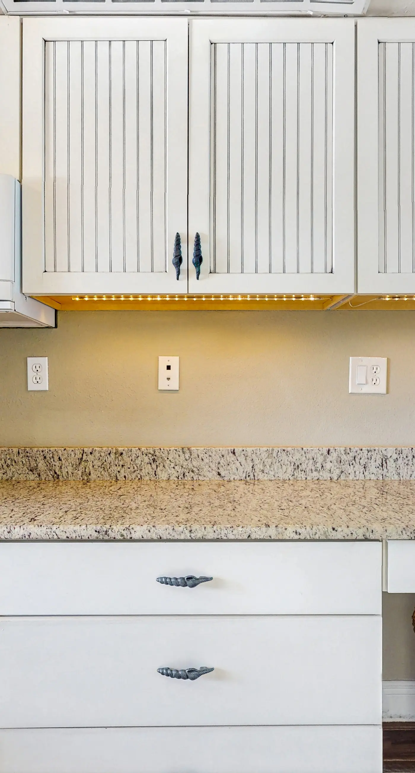 Gulf front condo top floor beach access full kitchen and central AC