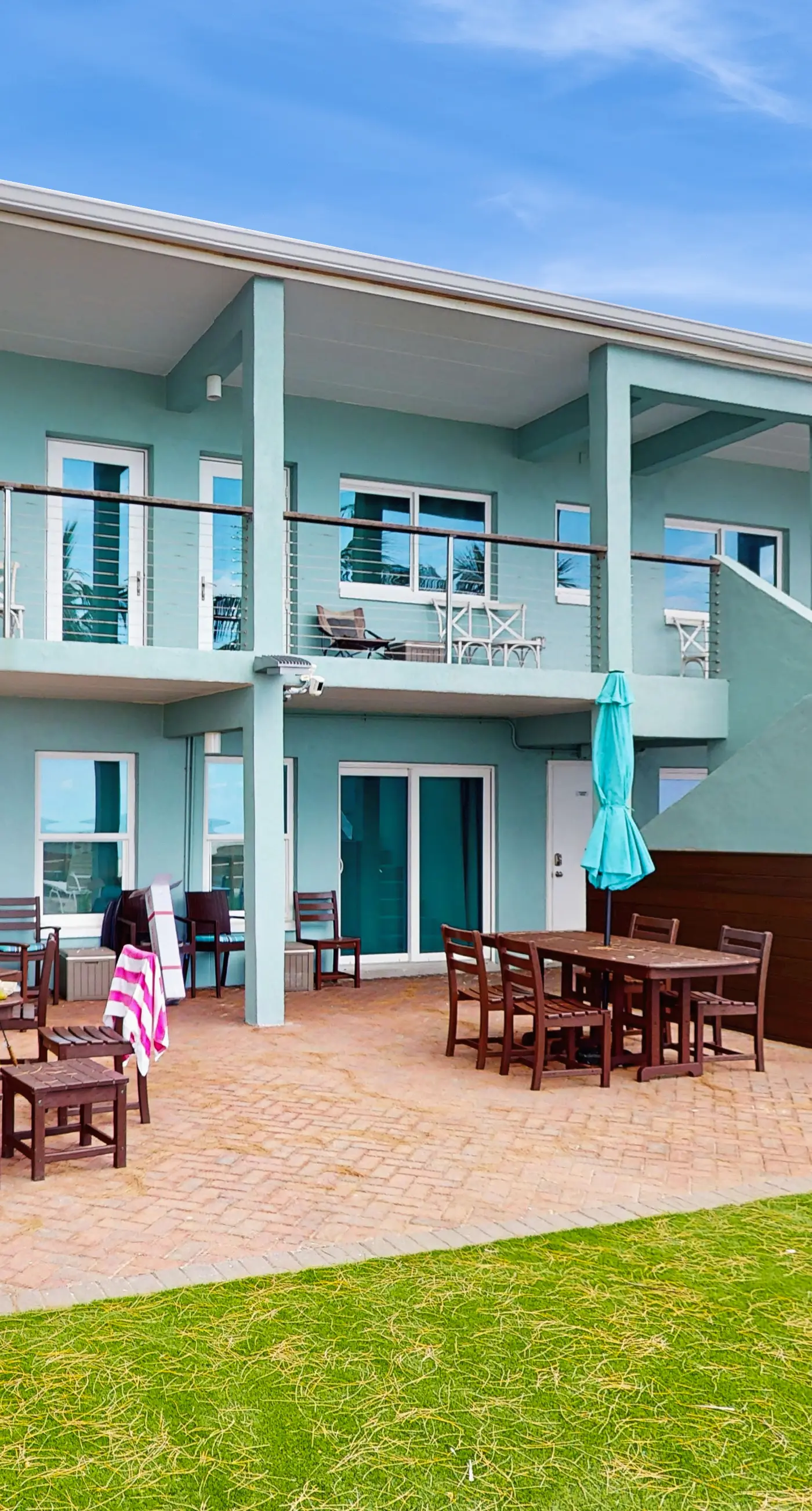 Gulf front condo top floor beach access full kitchen and central AC
