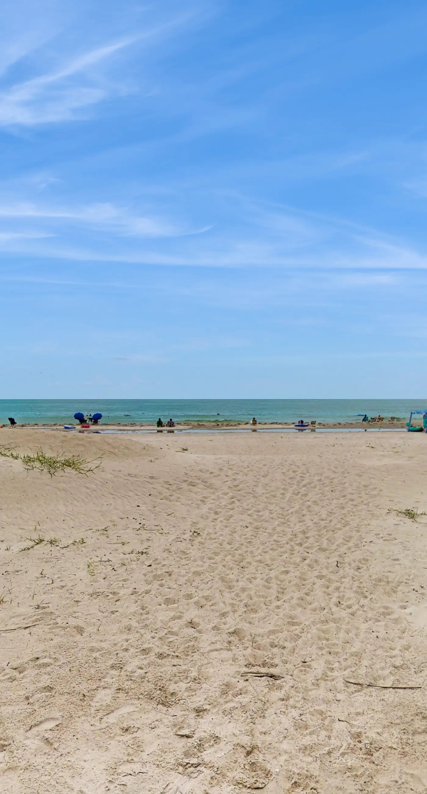Gulf front condo top floor beach access full kitchen and central AC