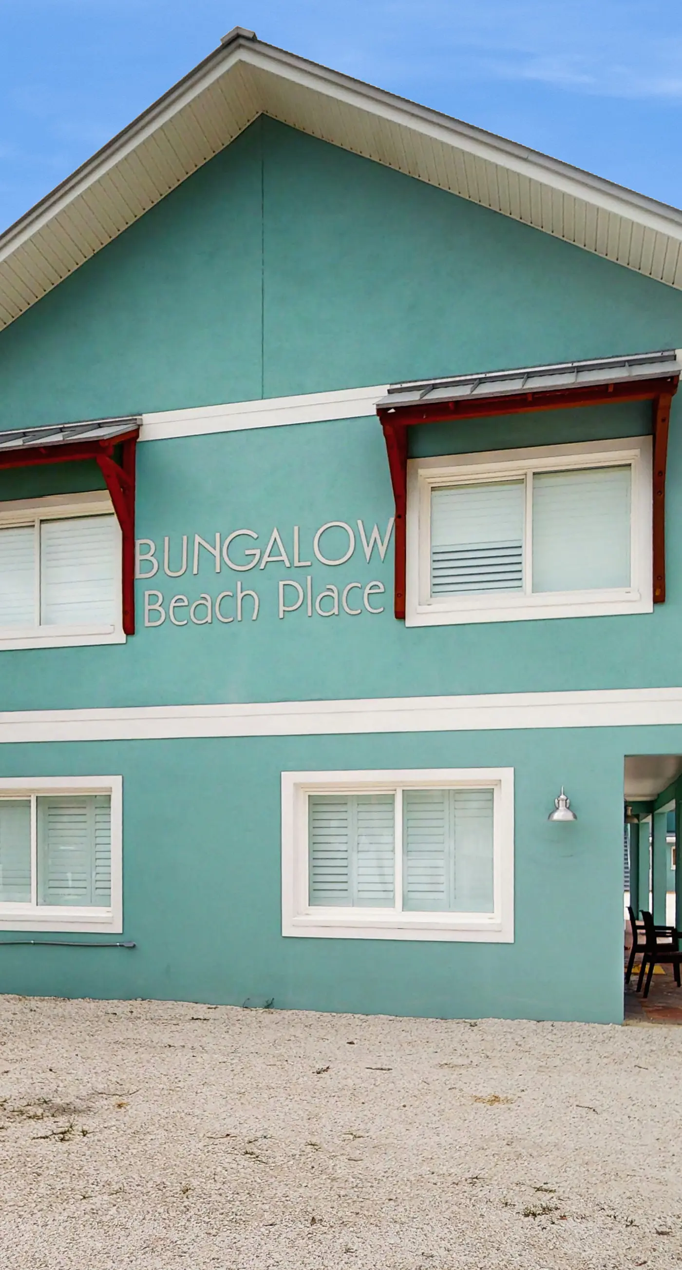 Gulf front condo top floor beach access full kitchen and central AC