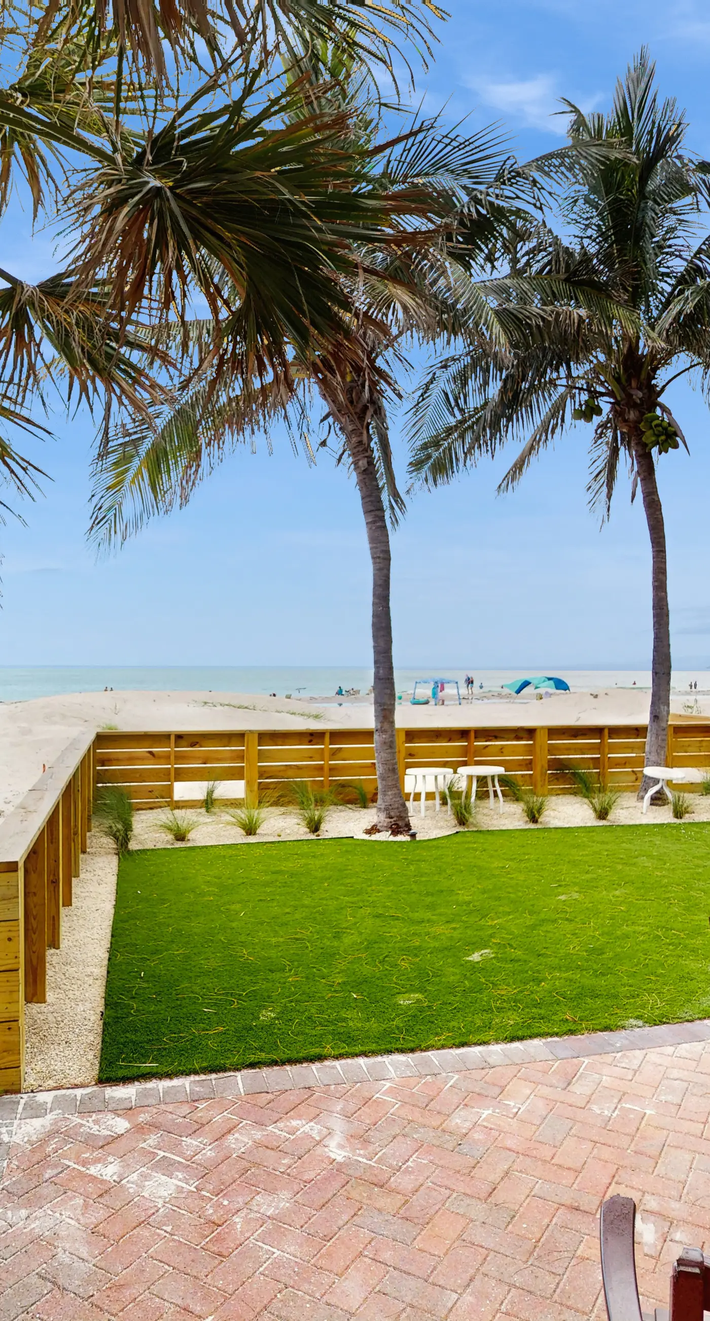 Gulf front condo top floor beach access full kitchen and central AC