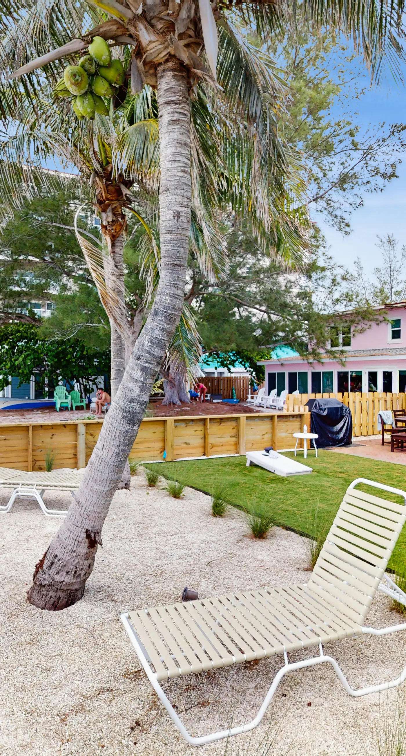Gulf front condo top floor beach access full kitchen and central AC