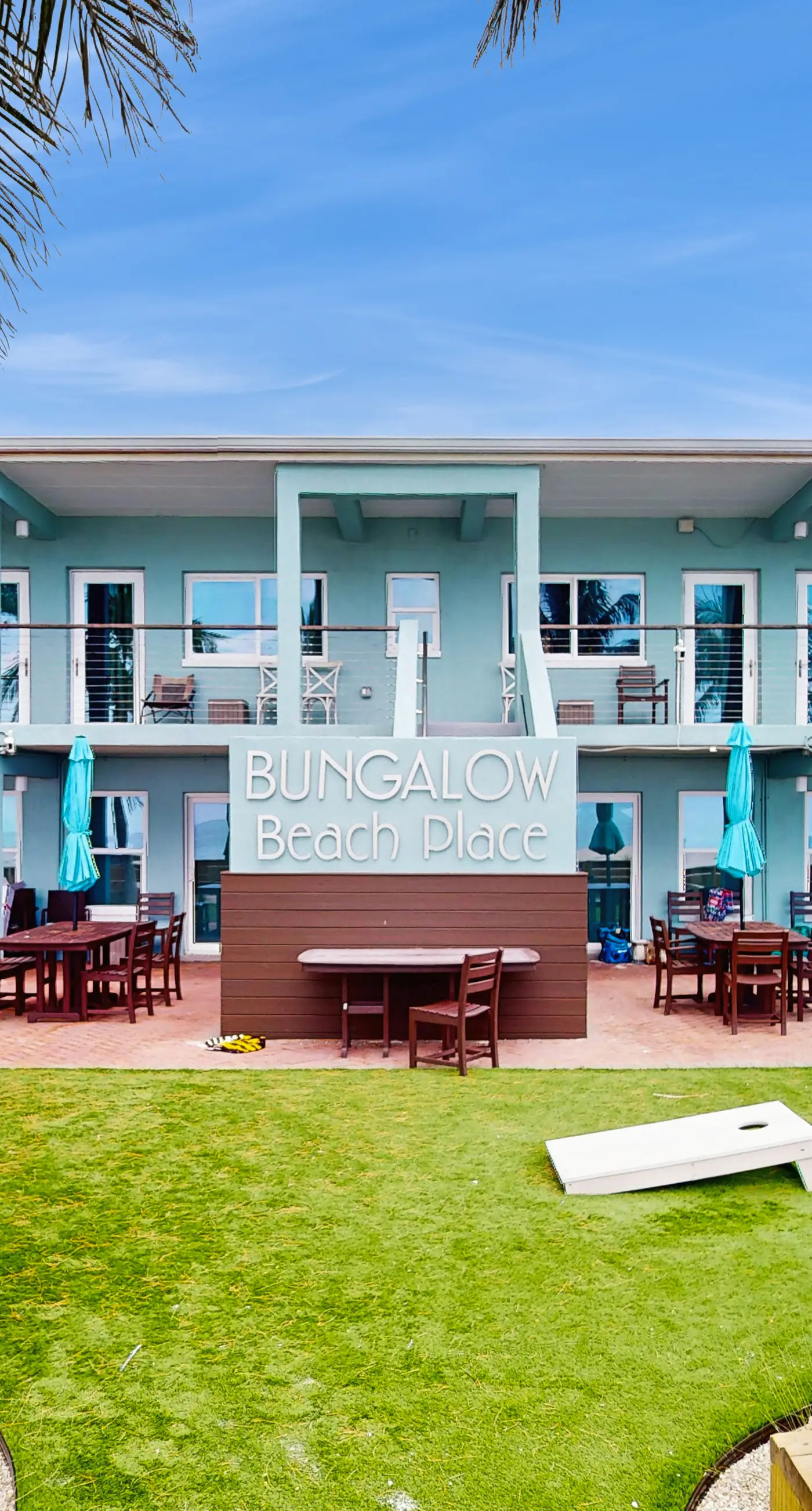 Gulf front condo top floor beach access full kitchen and central AC