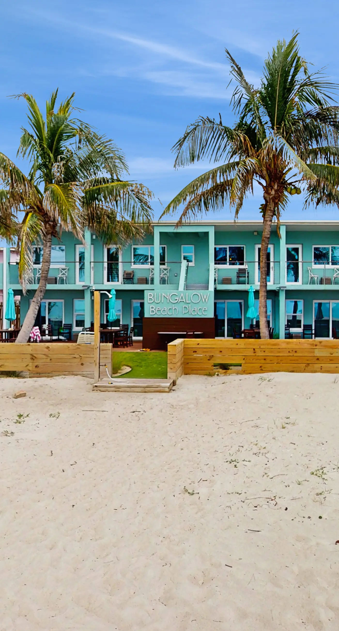 Gulf front condo top floor beach access full kitchen and central AC