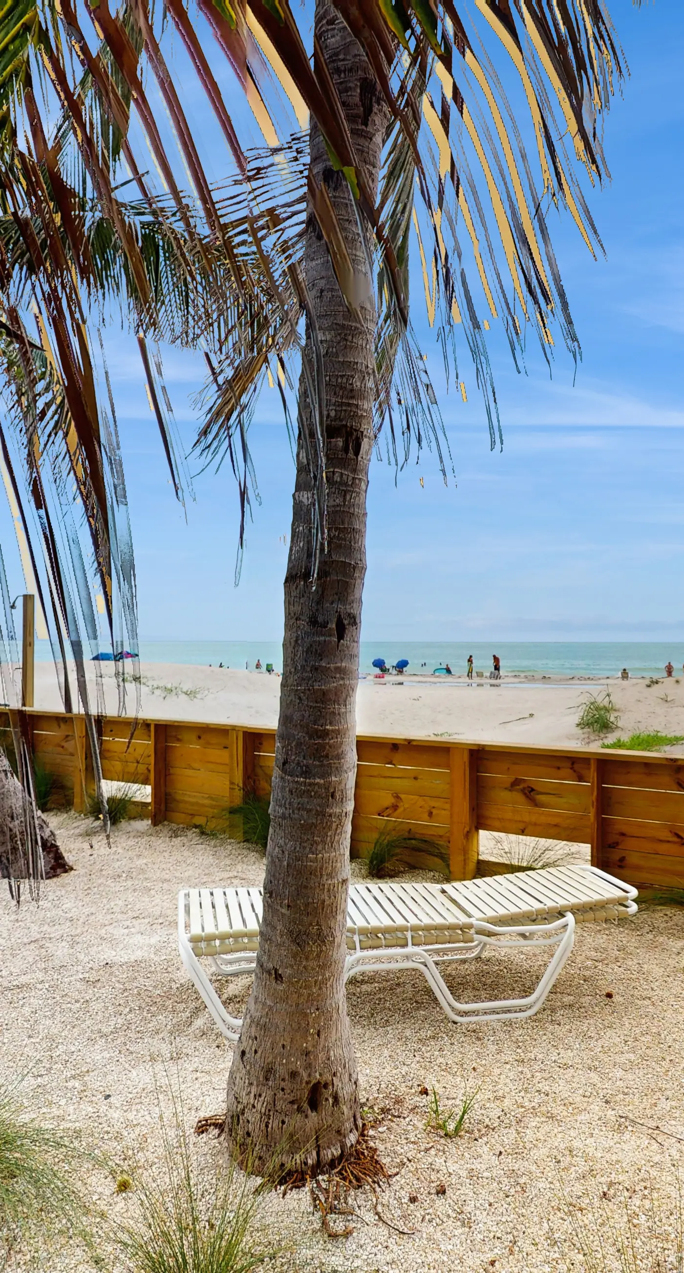 Gulf front condo top floor beach access full kitchen and central AC