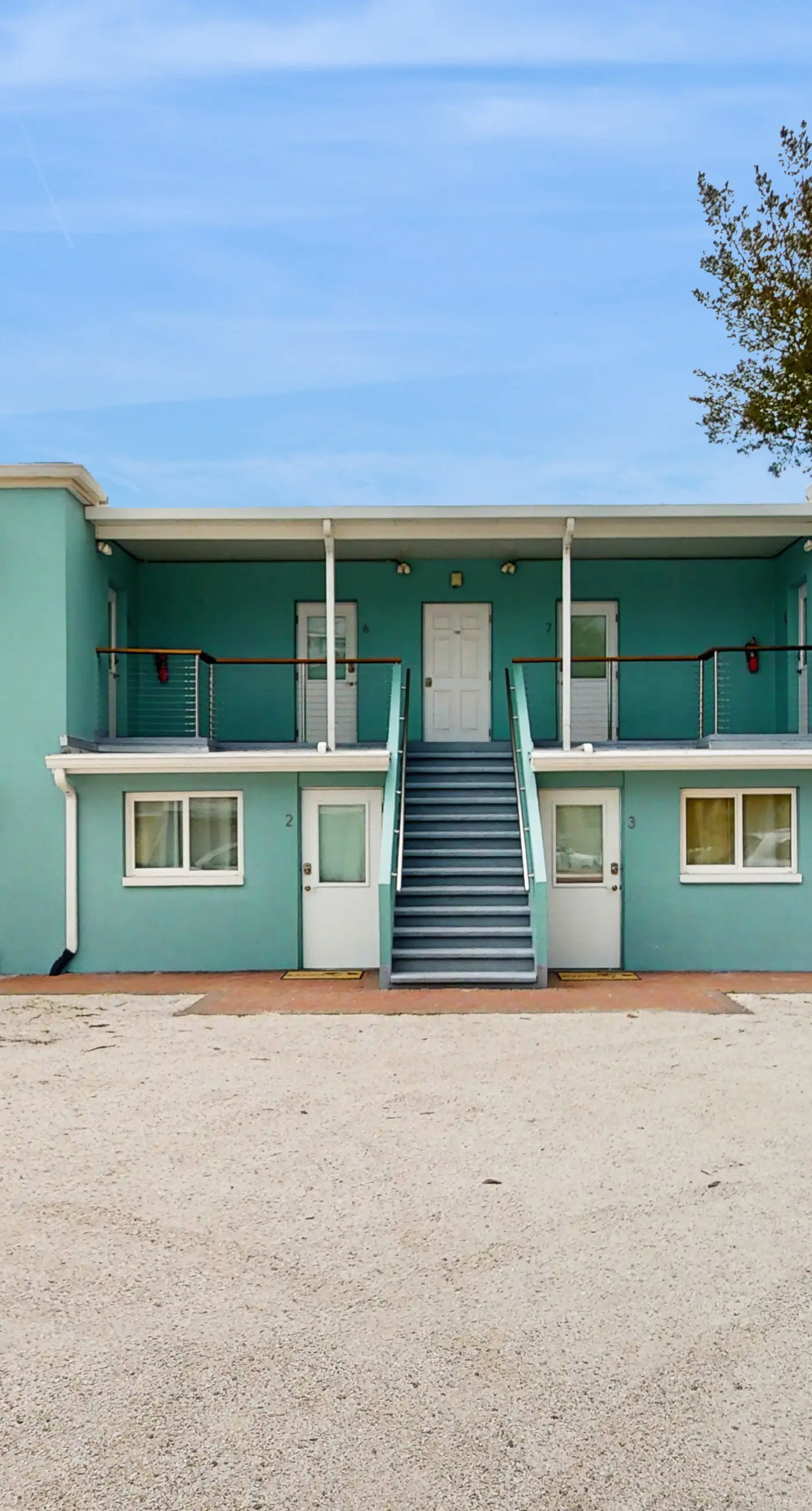 Gulf front condo top floor beach access full kitchen and central AC