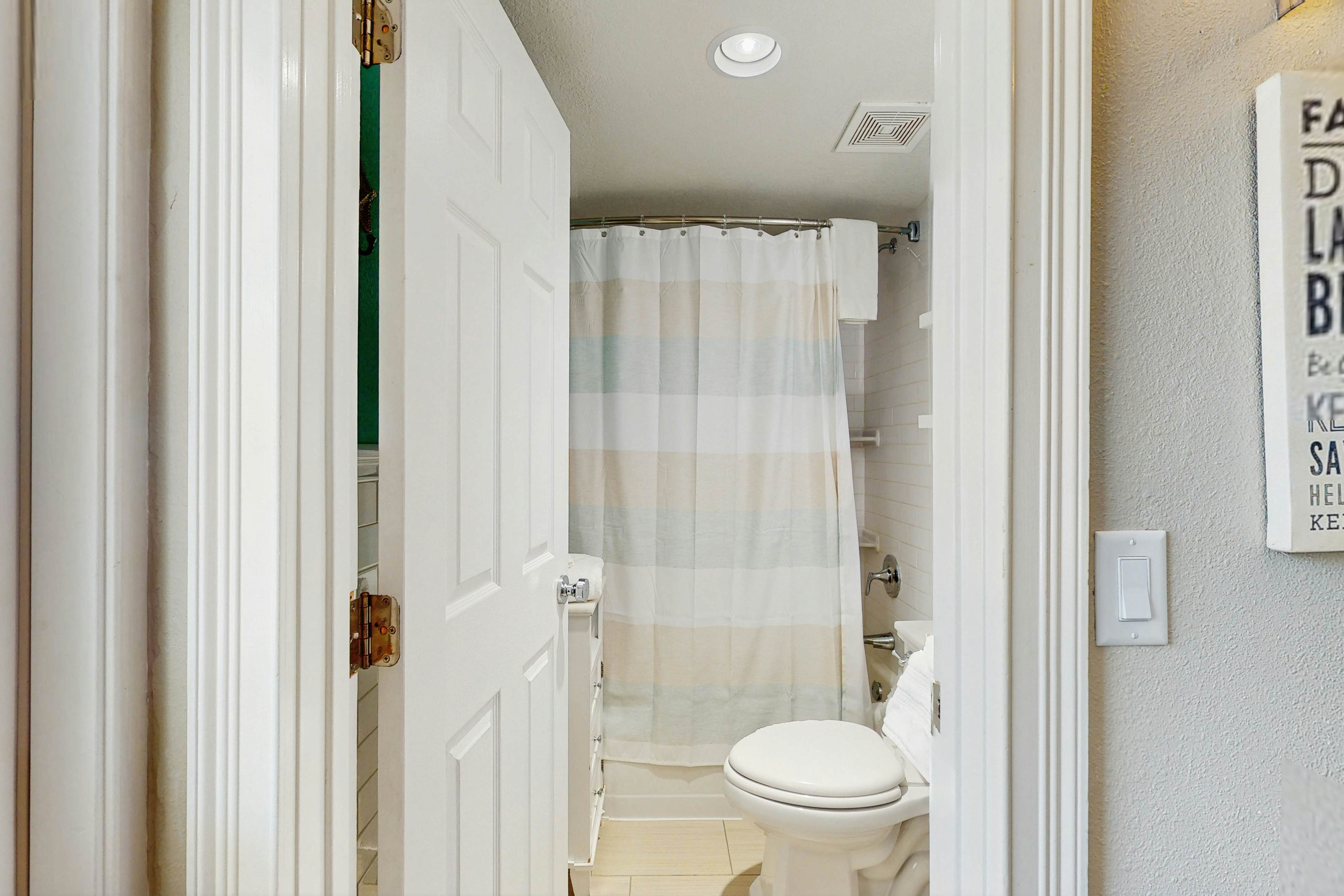 Beachfront condo - top floor, Gulf views - full kitchen & central AC