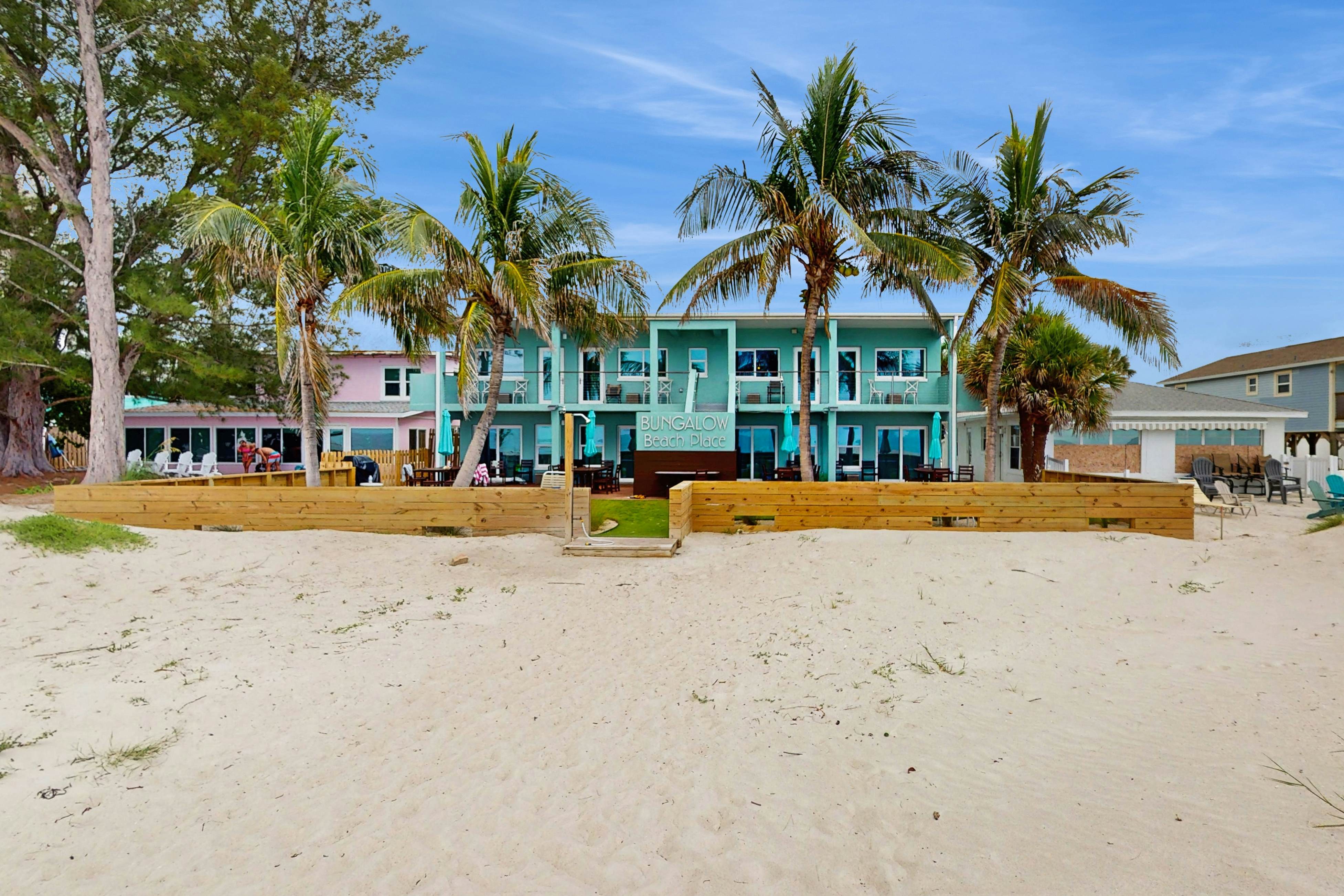 Beachfront condo - top floor, Gulf views - full kitchen & central AC