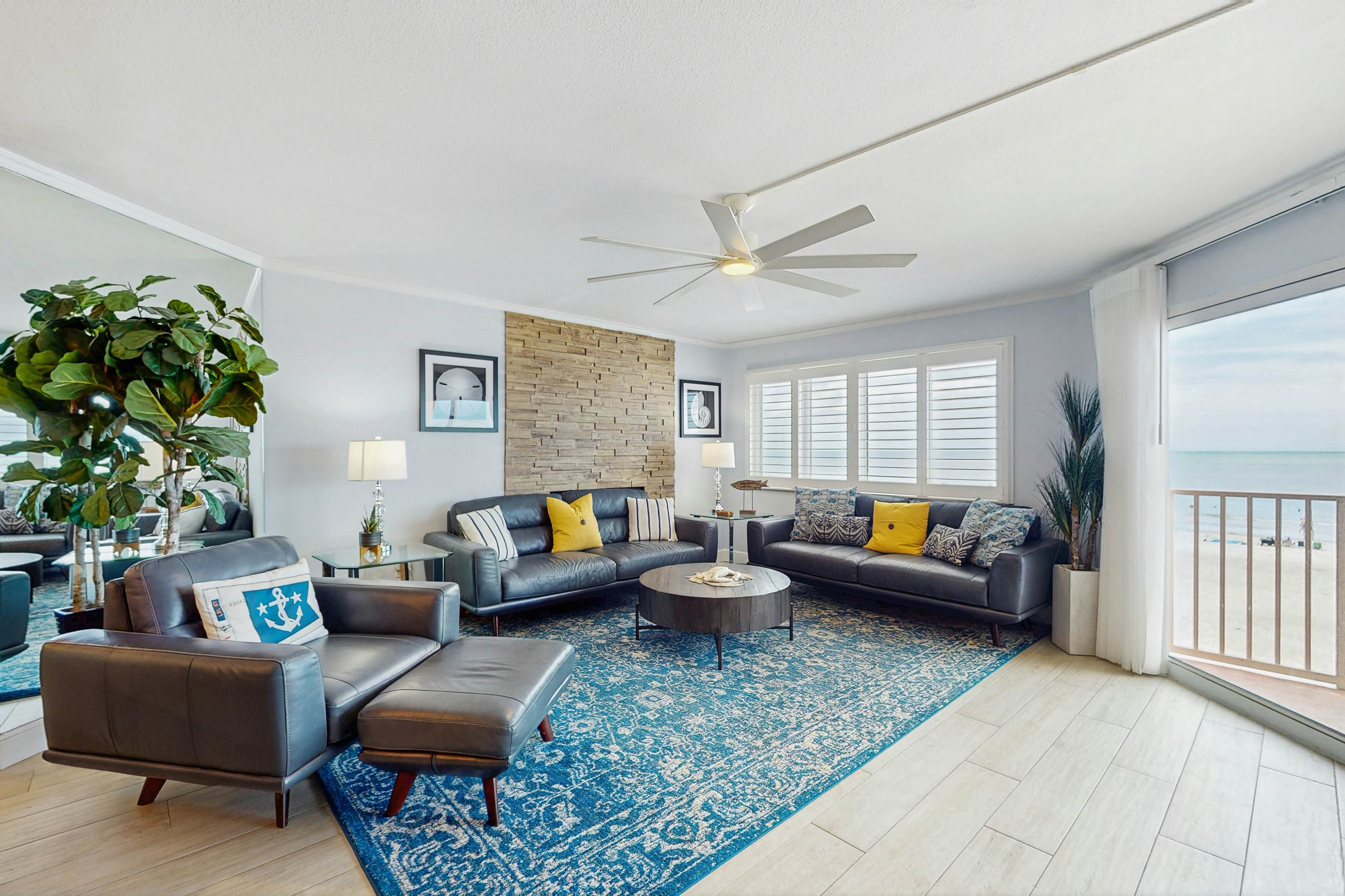 Spacious cottage with glorious Gulf view & beachfront heated pool & spa