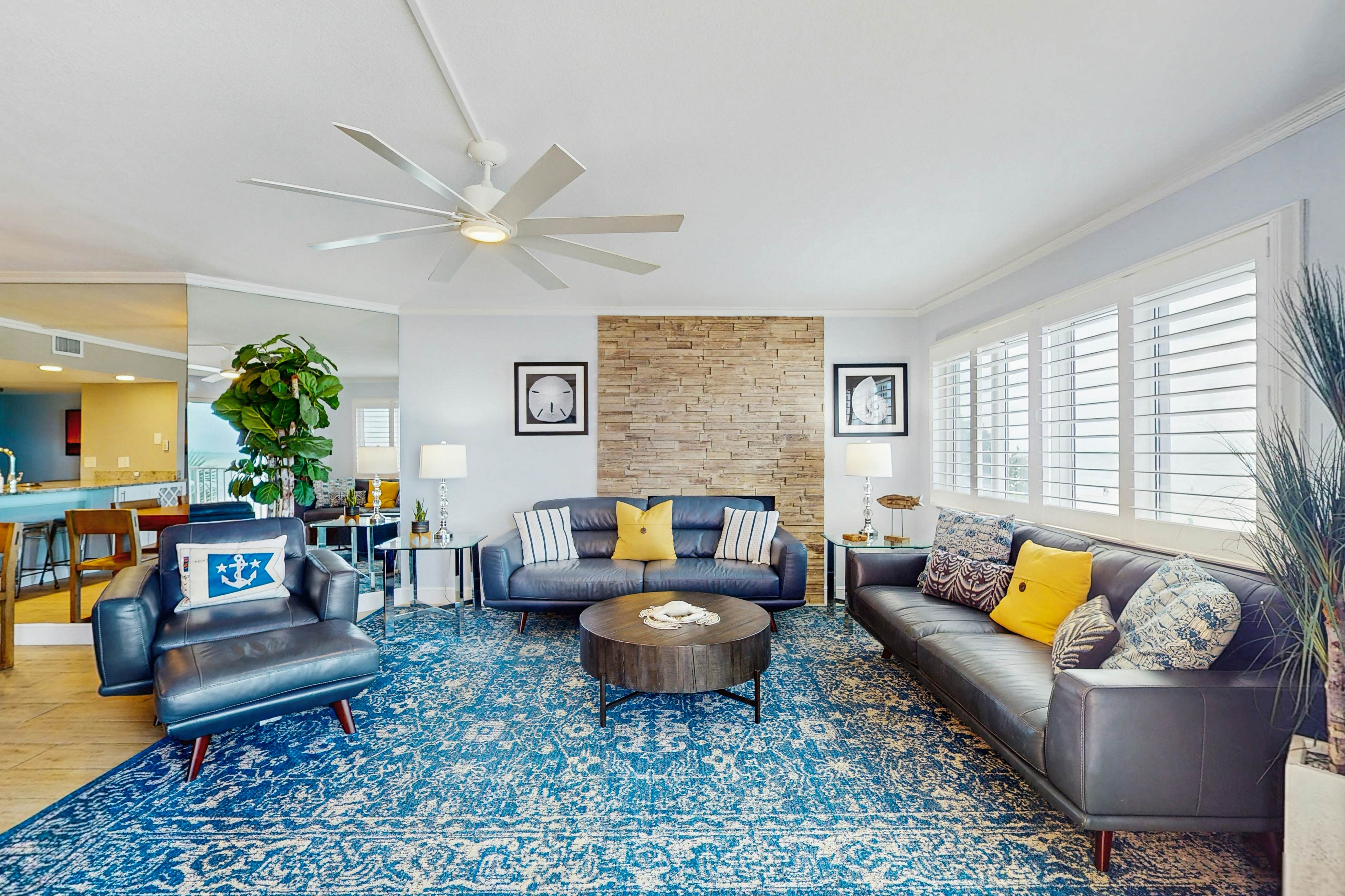 Spacious cottage with glorious Gulf view & beachfront heated pool & spa