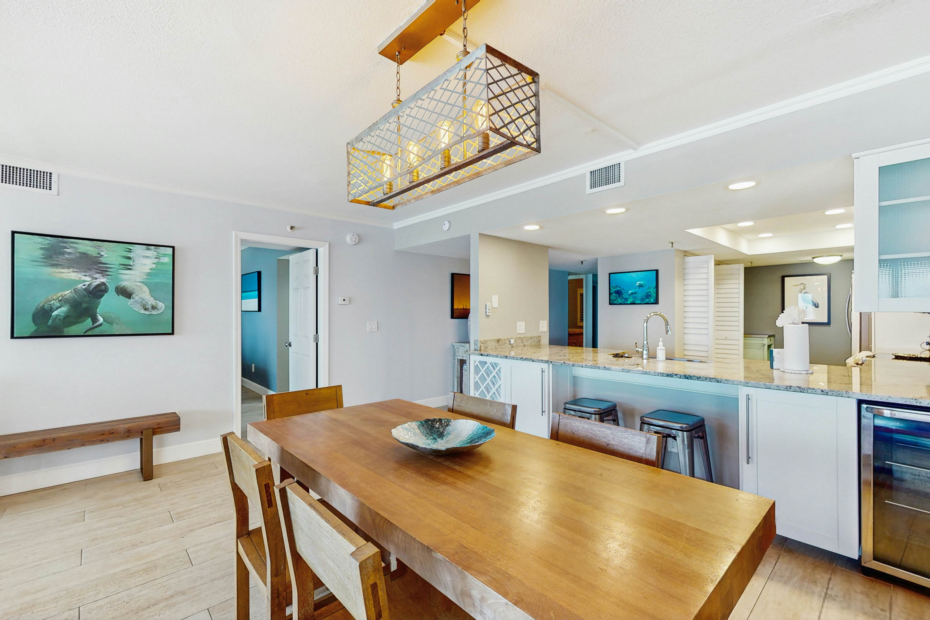 Spacious cottage with glorious Gulf view & beachfront heated pool & spa