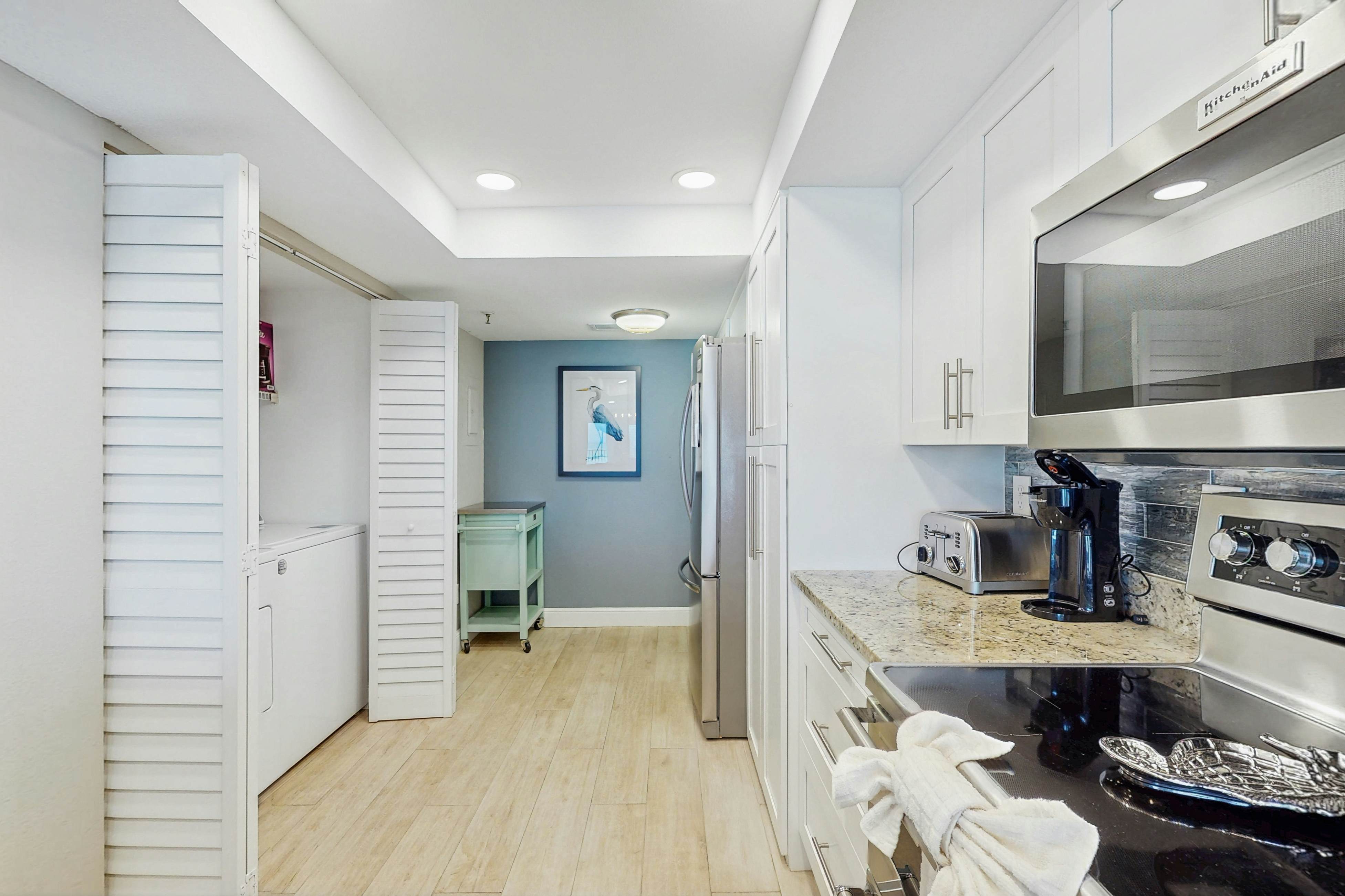 Spacious cottage with glorious Gulf view & beachfront heated pool & spa