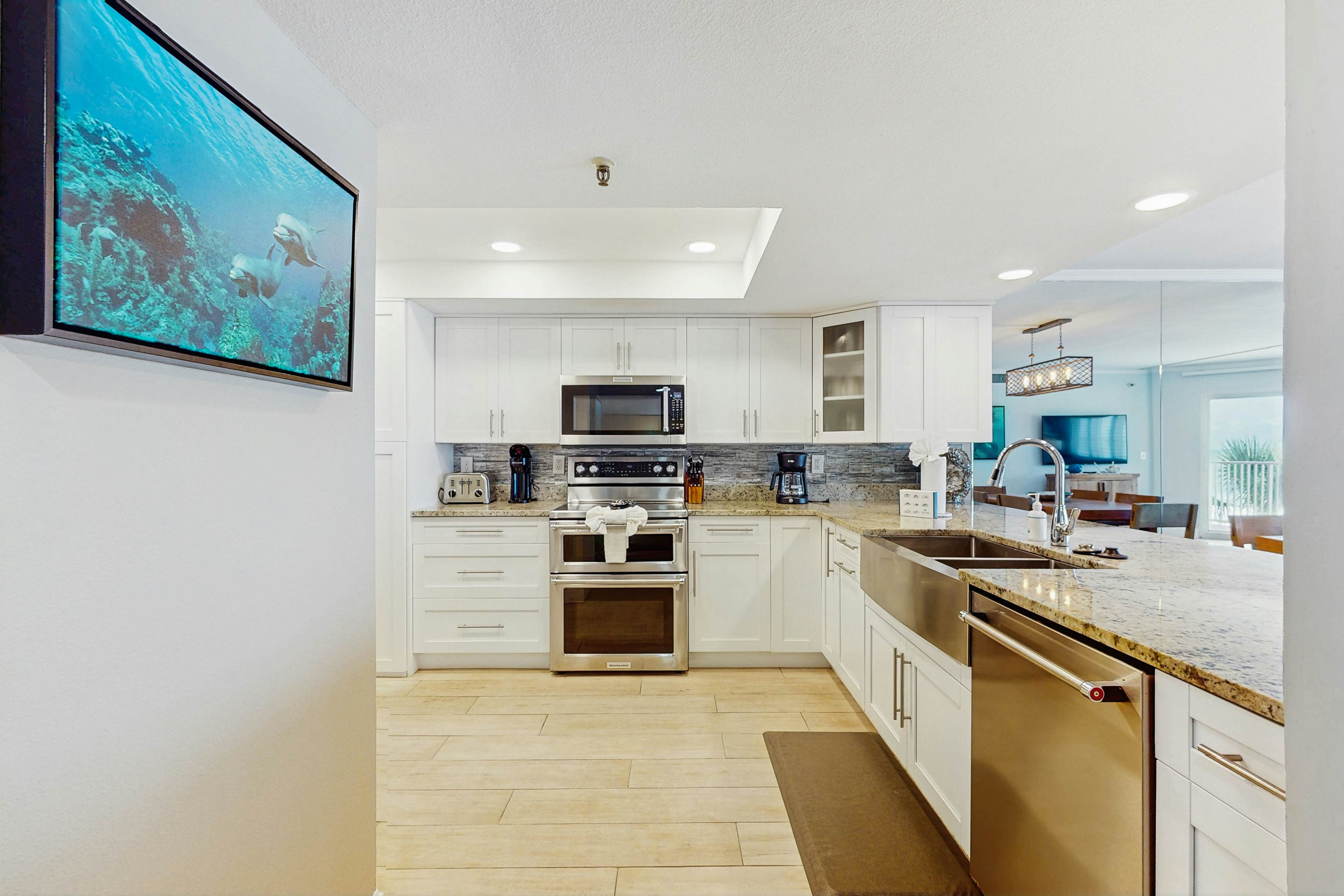 Spacious cottage with glorious Gulf view & beachfront heated pool & spa