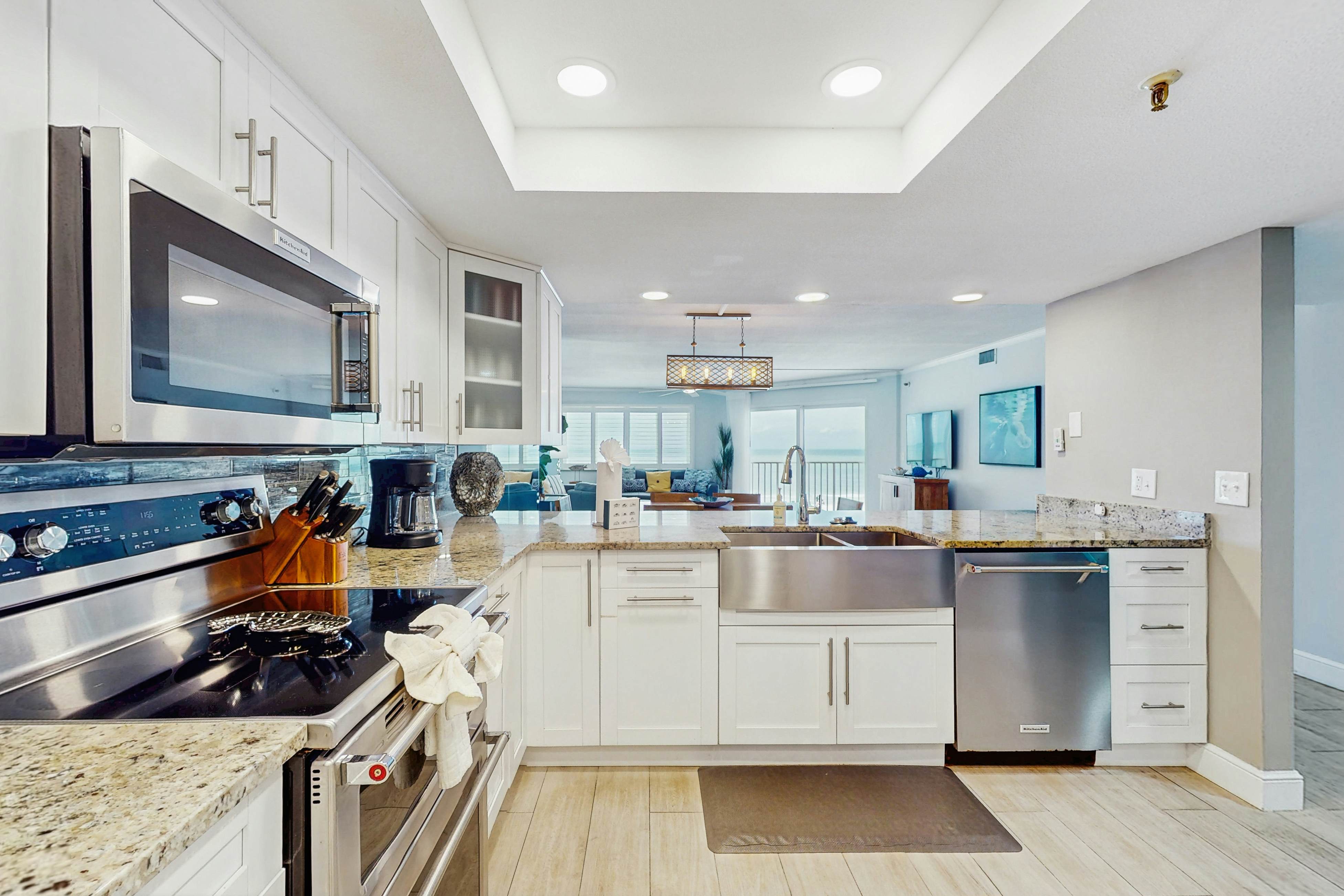 Spacious cottage with glorious Gulf view & beachfront heated pool & spa