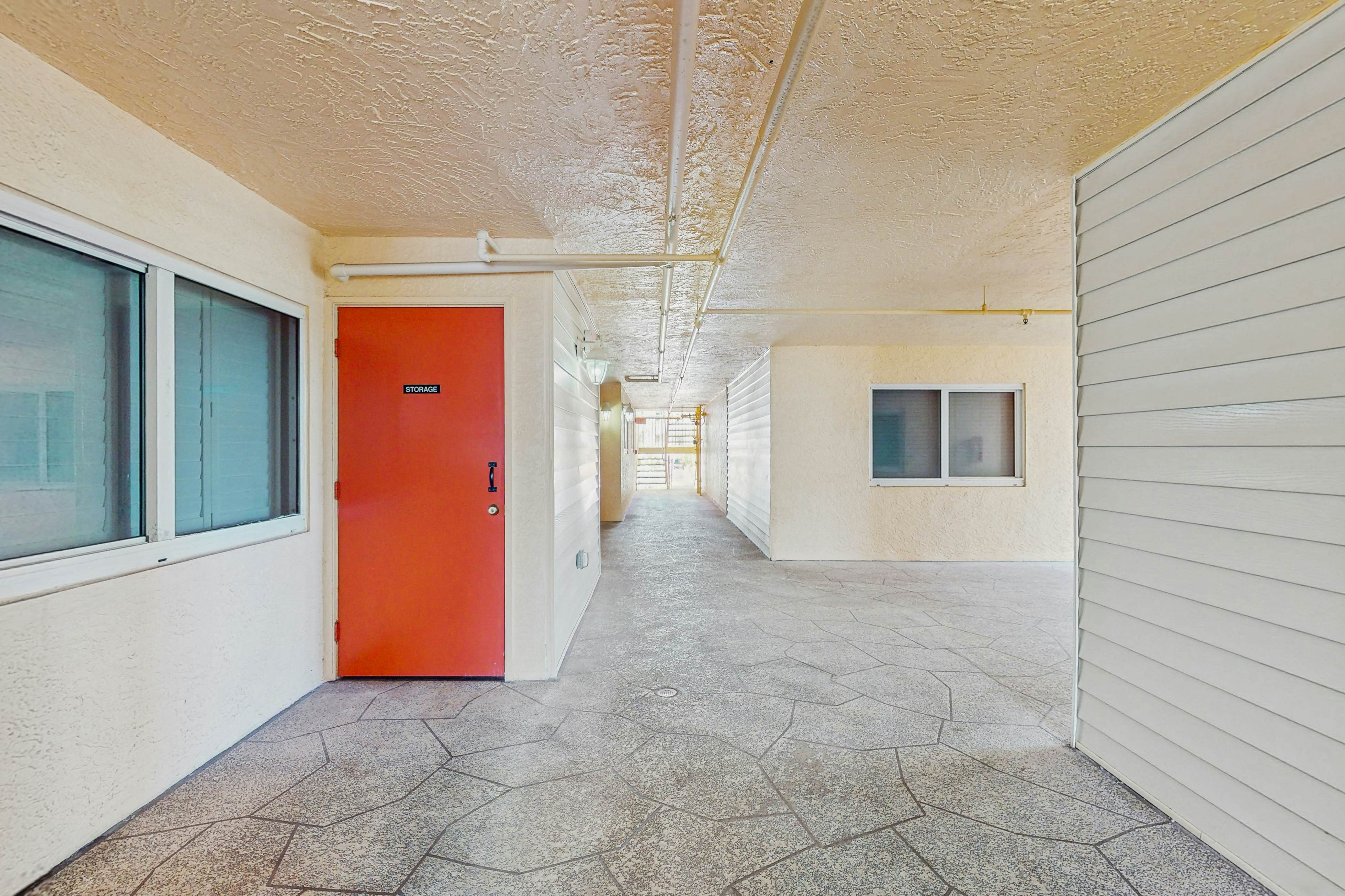 Spacious cottage with glorious Gulf view & beachfront heated pool & spa