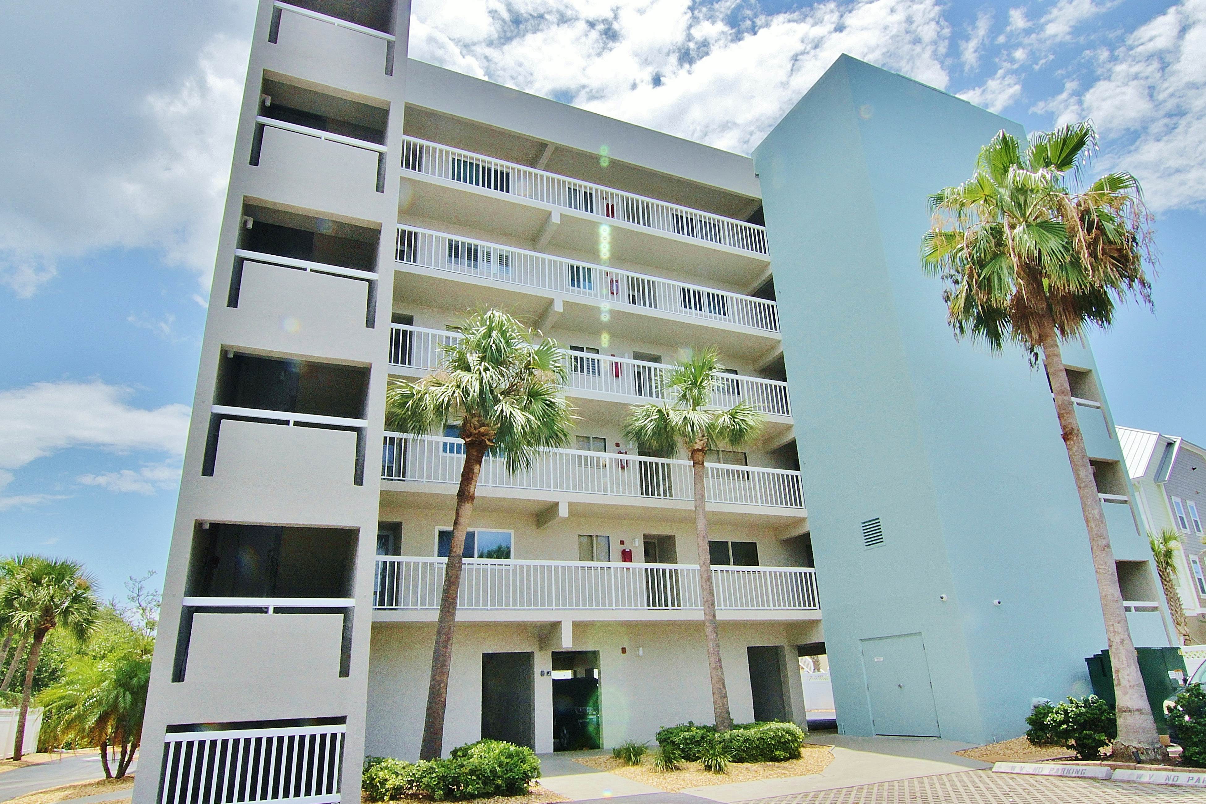 Water-view getaway with heated pool, hot tub, central AC & W/D - snowbird-friendly