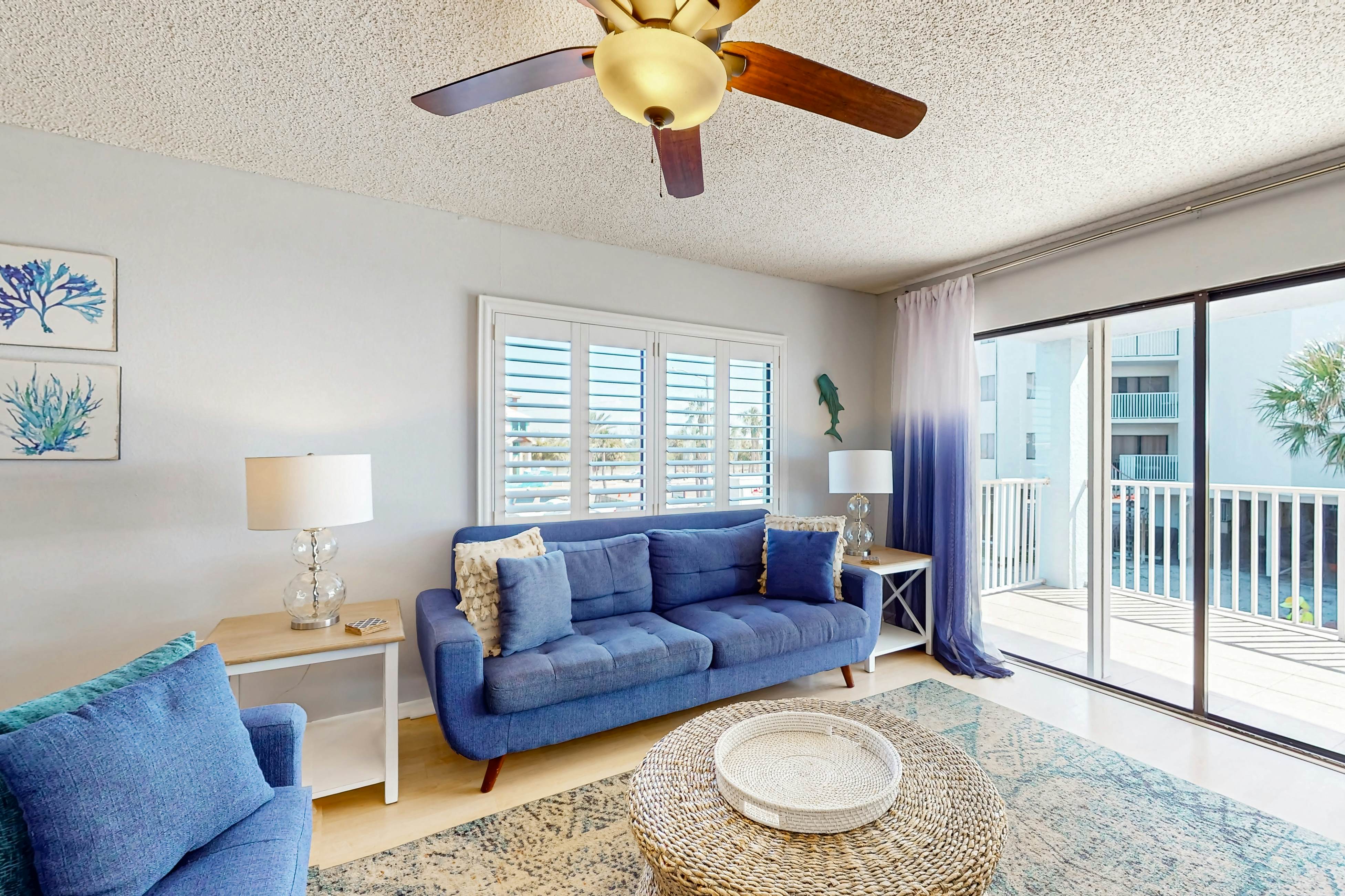 Corner beach condo with Gulf views, beachside Pool & Hot tub