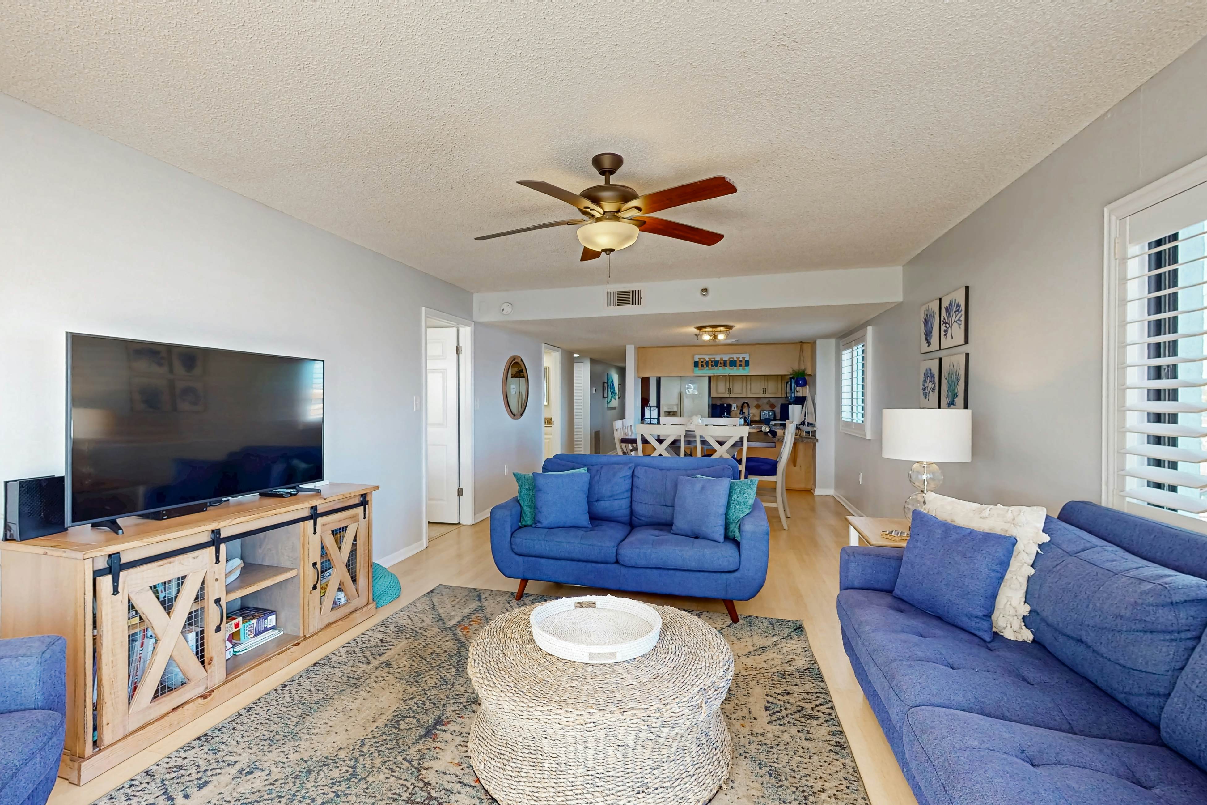 Corner beach condo with Gulf views, beachside Pool & Hot tub