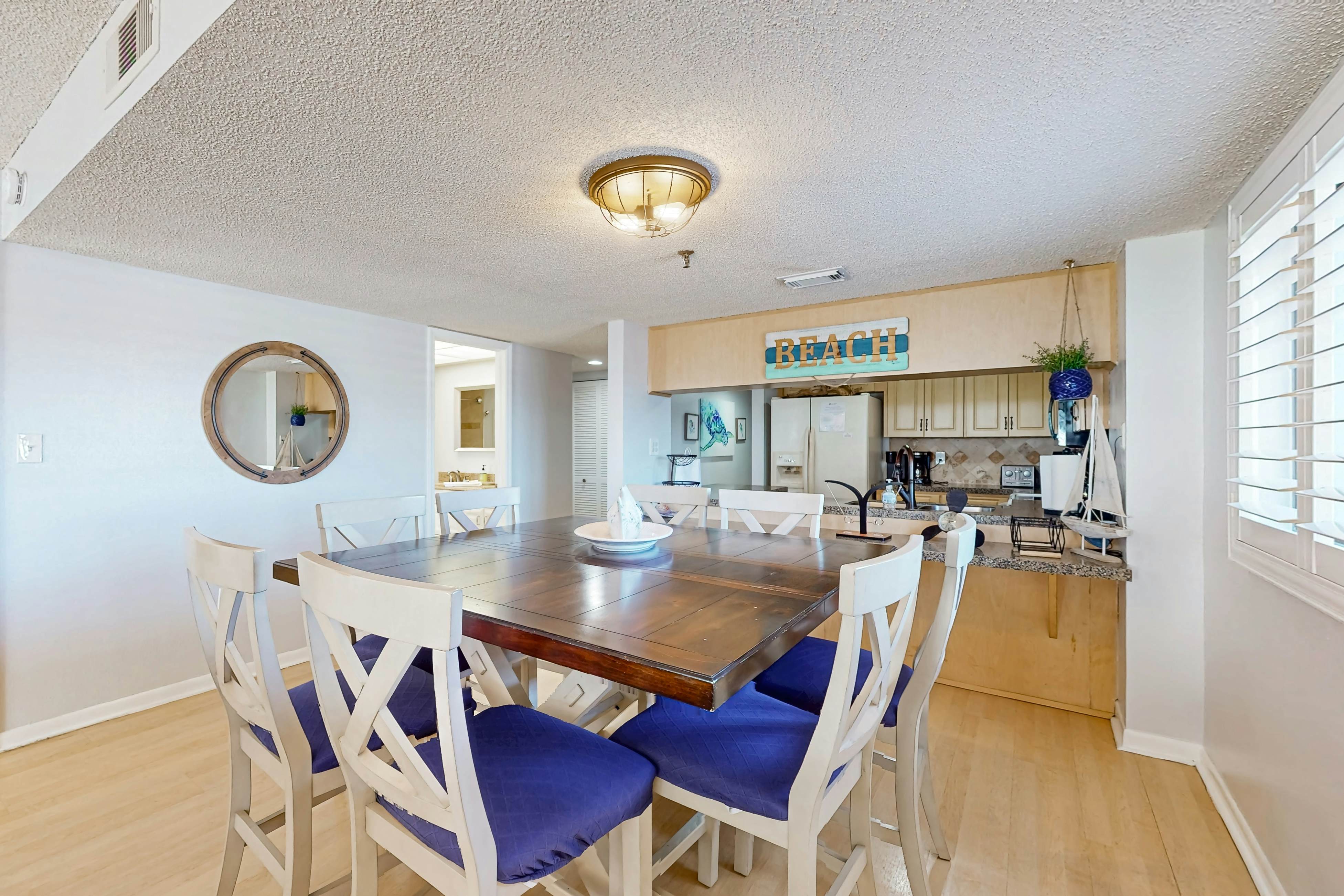 Corner beach condo with Gulf views, beachside Pool & Hot tub