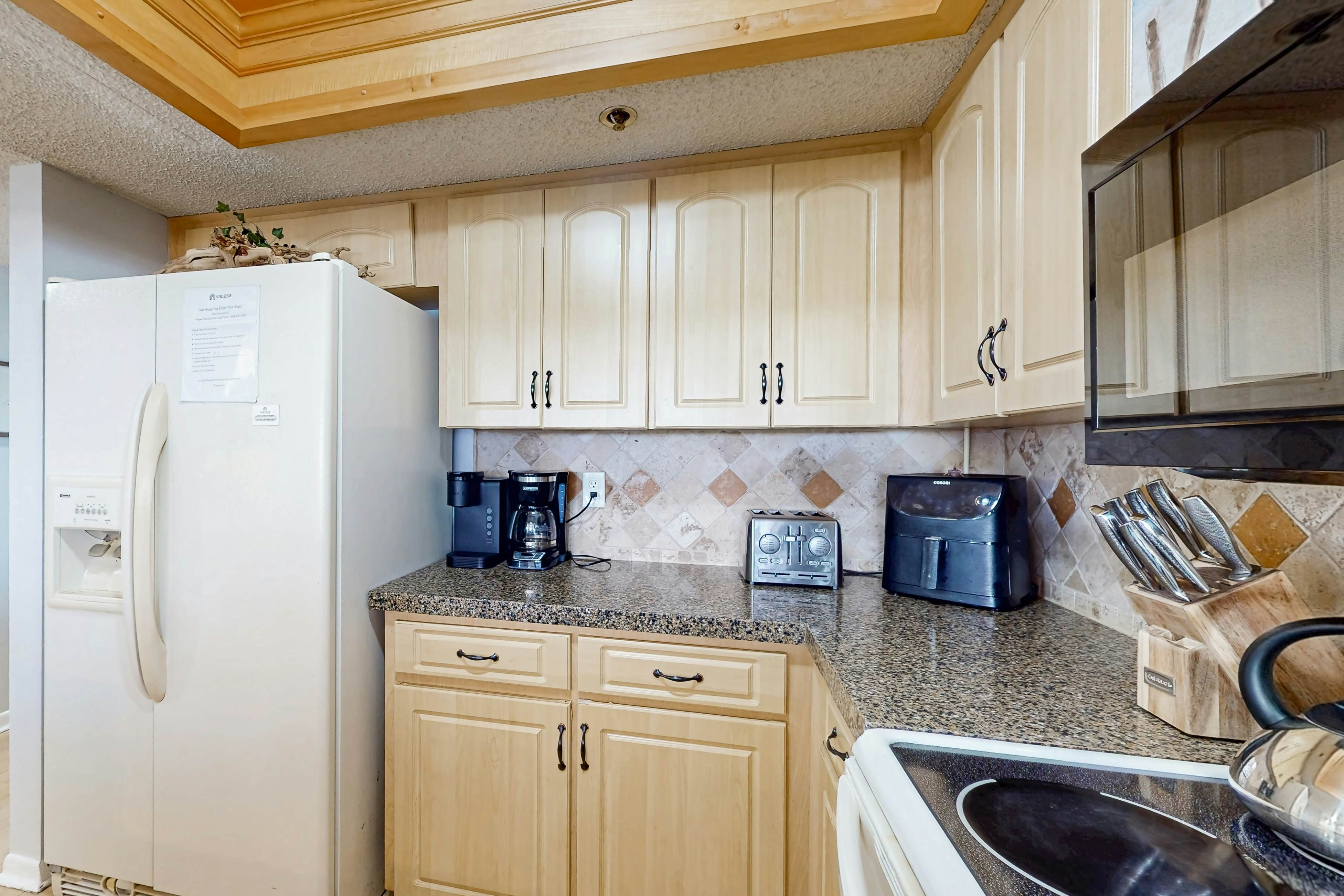 Corner beach condo with Gulf views, beachside Pool & Hot tub