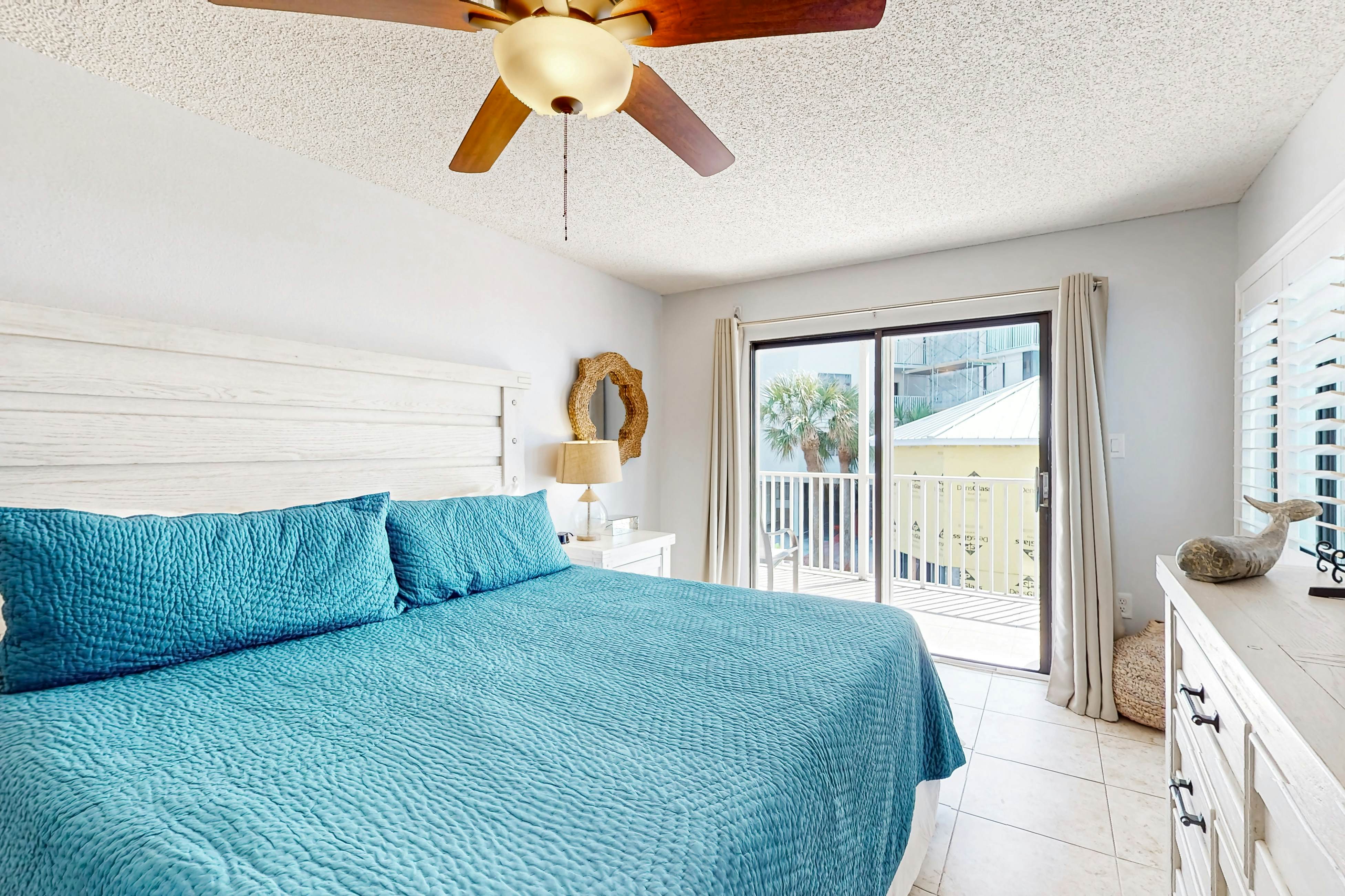 Corner beach condo with Gulf views, beachside Pool & Hot tub