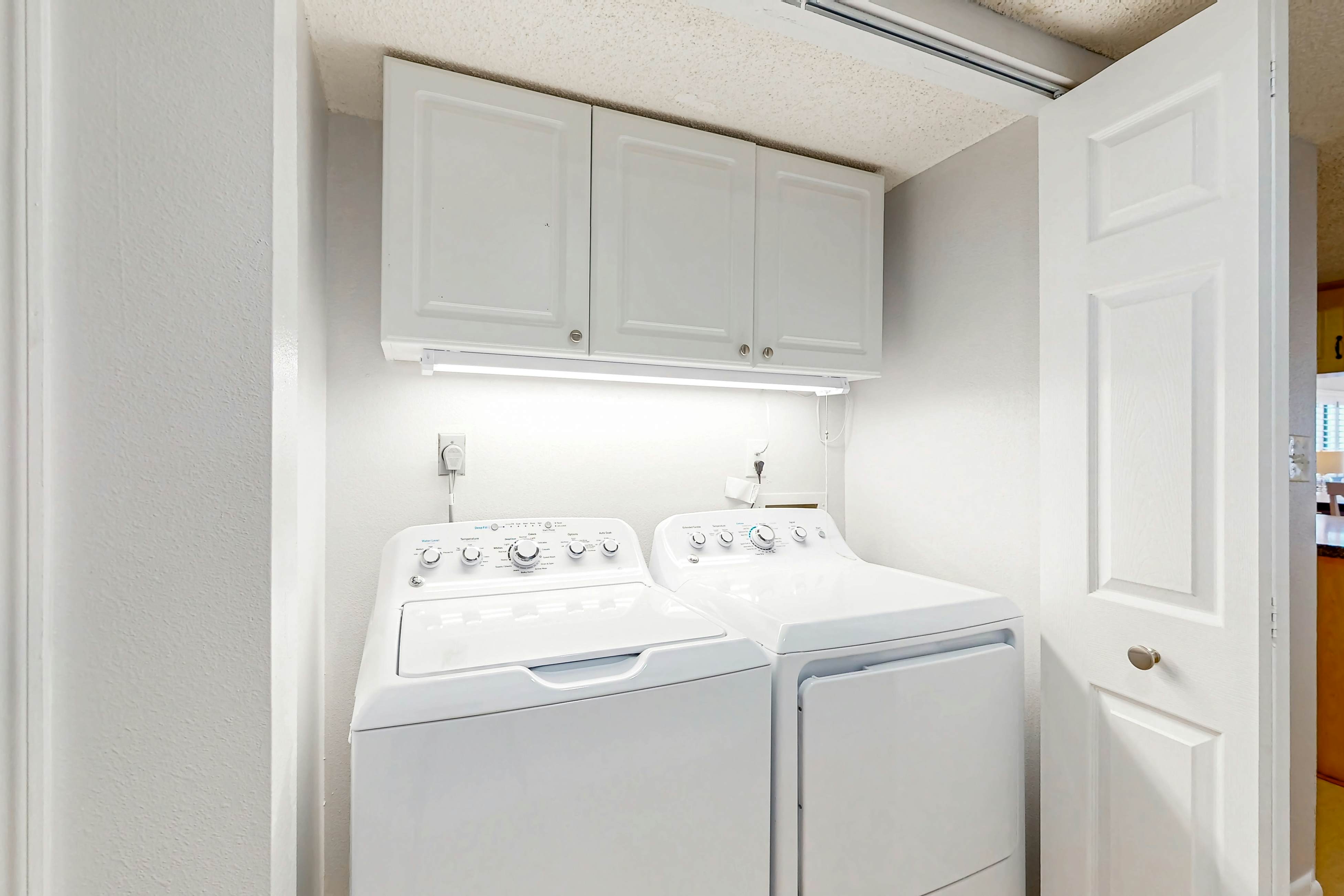 Corner beach condo with Gulf views, beachside Pool & Hot tub