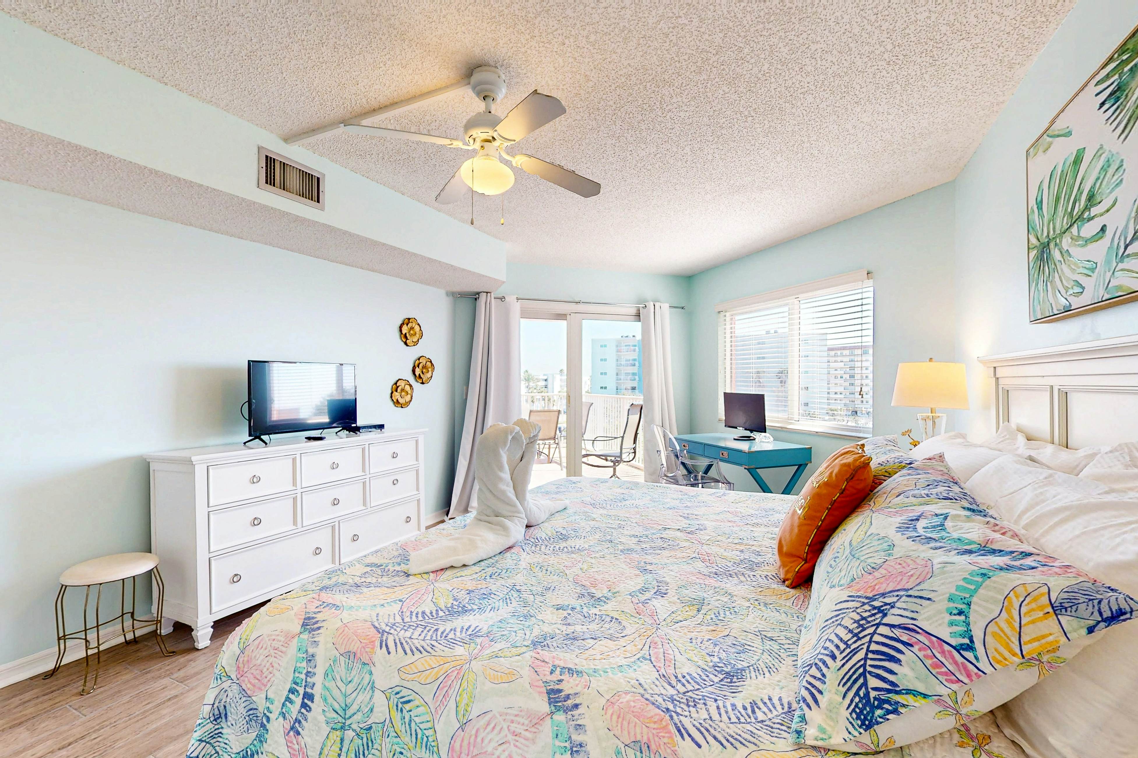 Seashore getaway with partial Gulf view & beachfront heated pool & spa