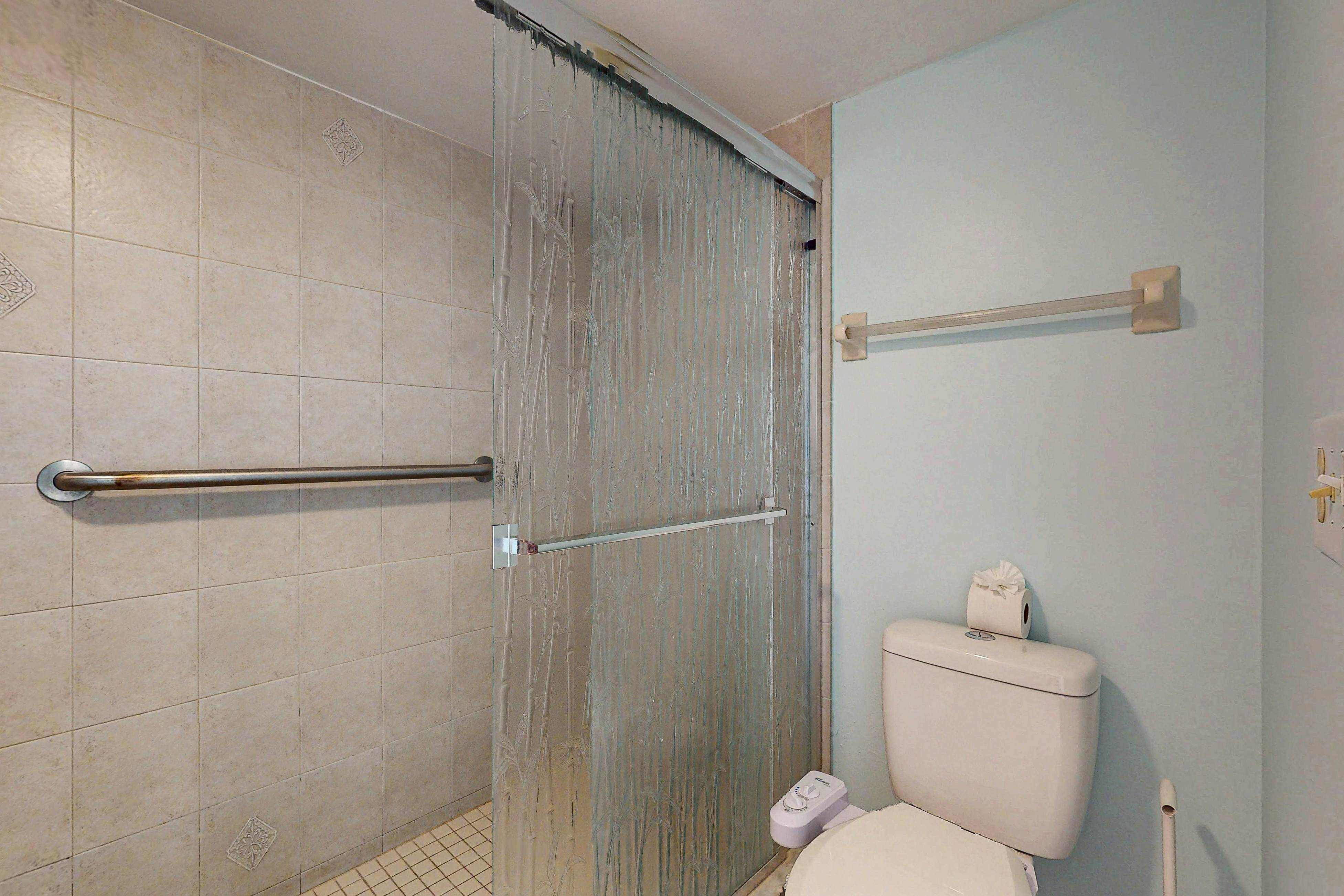 Seashore getaway with partial Gulf view & beachfront heated pool & spa