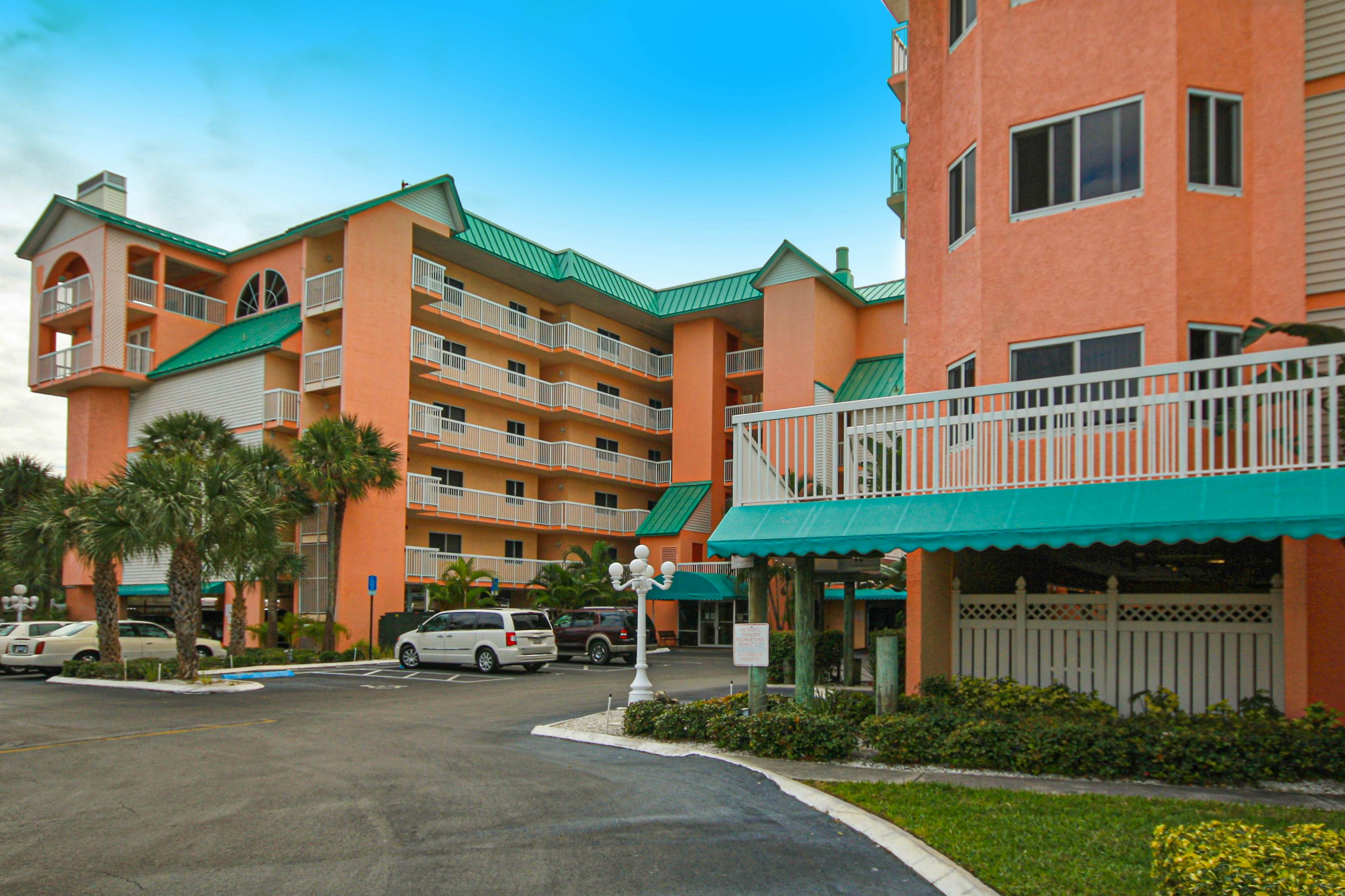 Seashore getaway with partial Gulf view & beachfront heated pool & spa