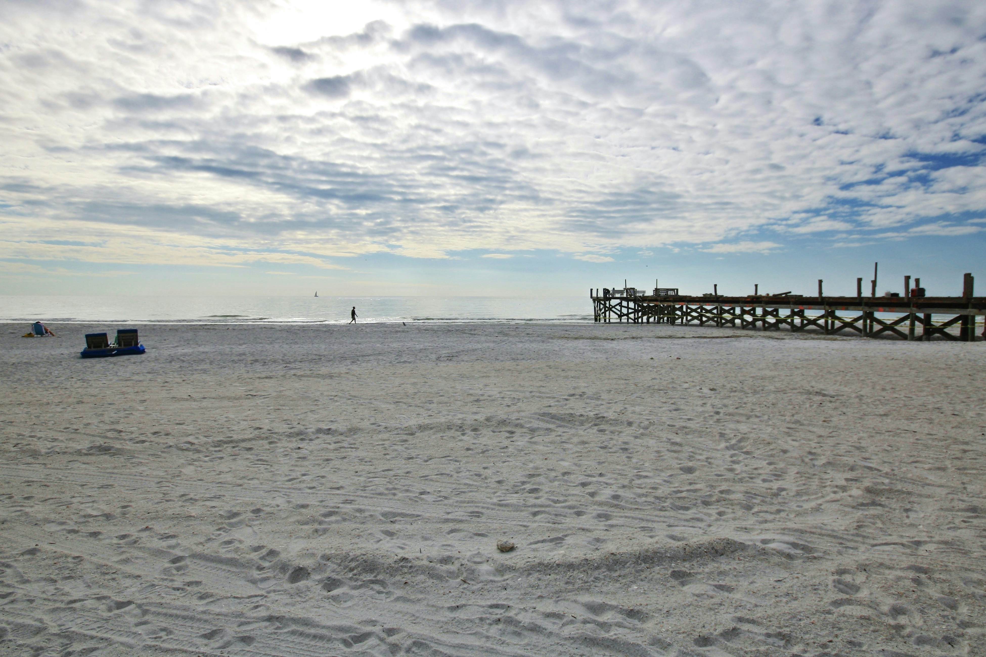 Seashore getaway with partial Gulf view & beachfront heated pool & spa