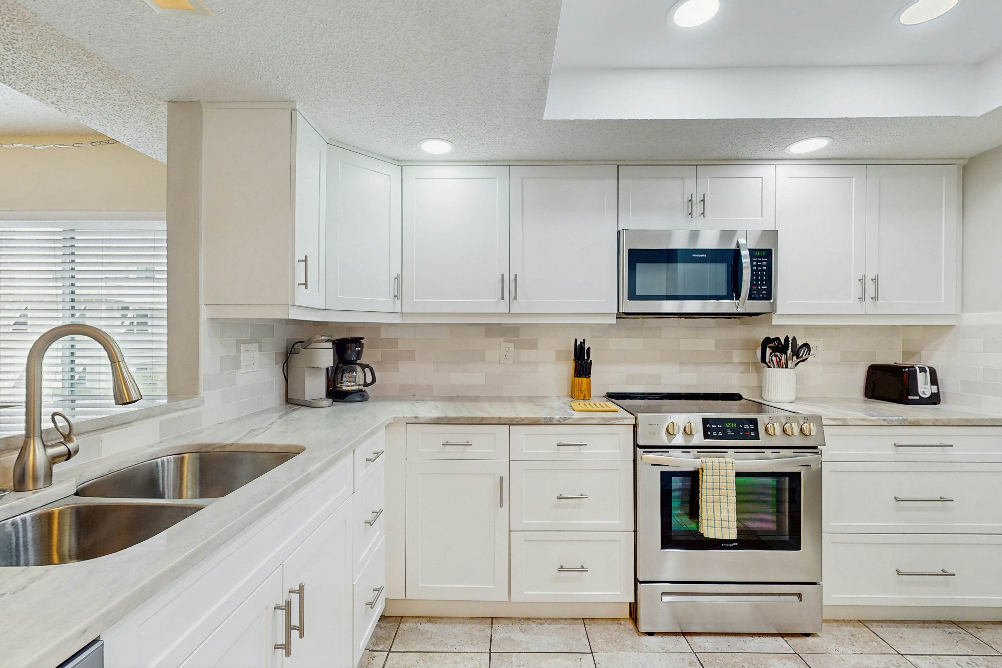 Sand Castle condo with Gulf-view balcony, heated pool, hot tub & beach access