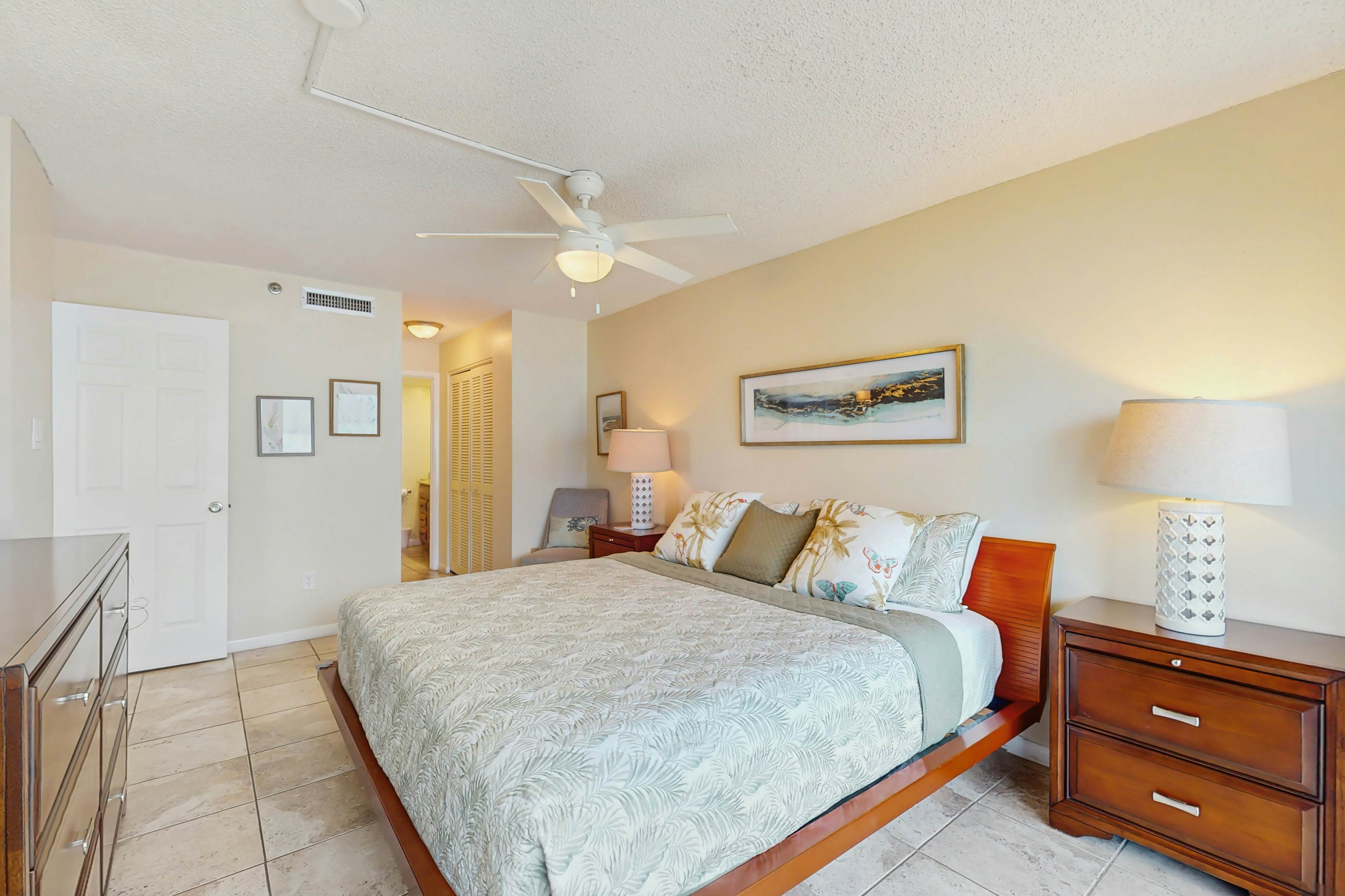 Sand Castle condo with Gulf-view balcony, heated pool, hot tub & beach access