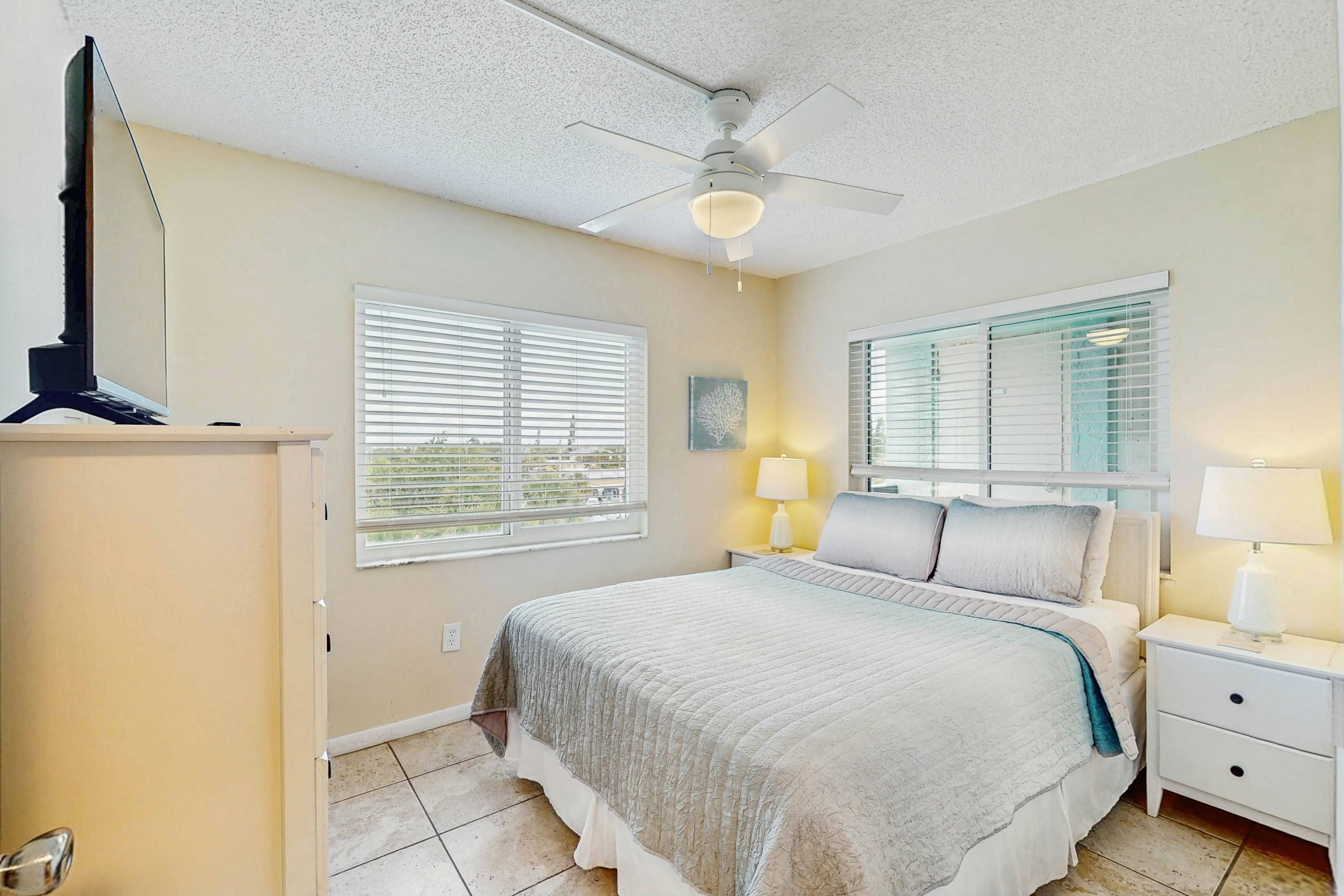 Sand Castle condo with Gulf-view balcony, heated pool, hot tub & beach access