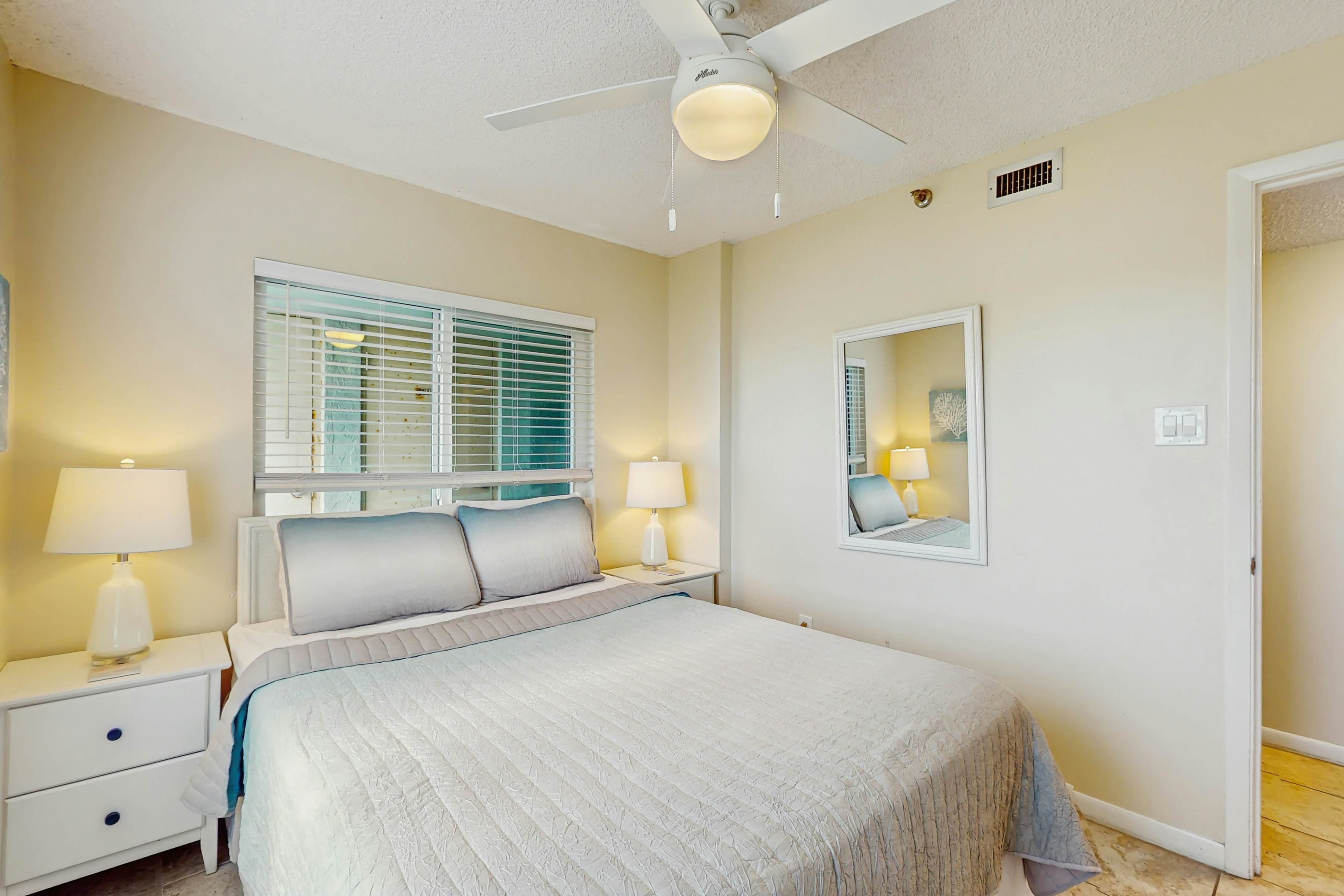 Sand Castle condo with Gulf-view balcony, heated pool, hot tub & beach access