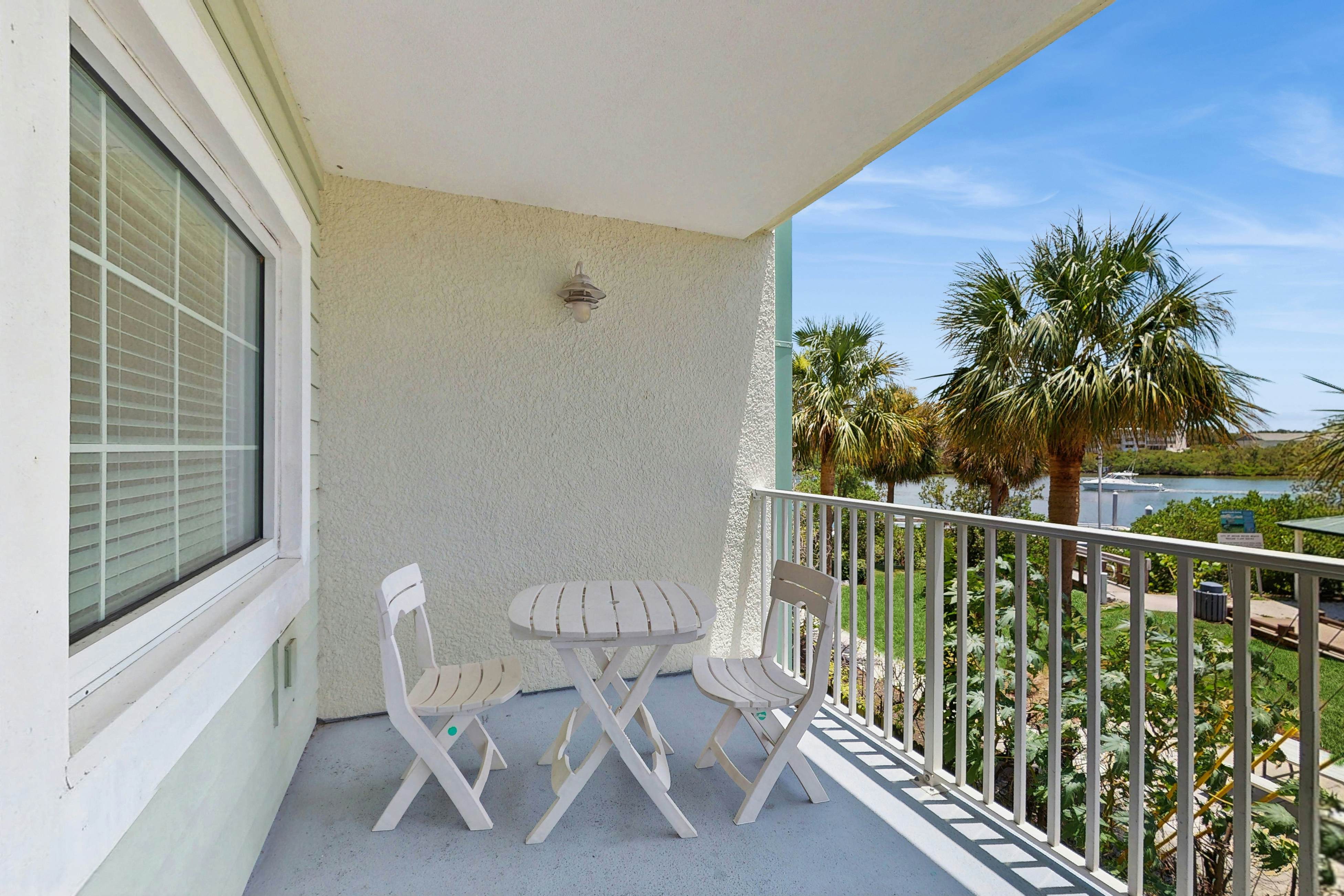 Stylish, snowbird-friendly condo near the beach with AC & W/D - dog-friendly