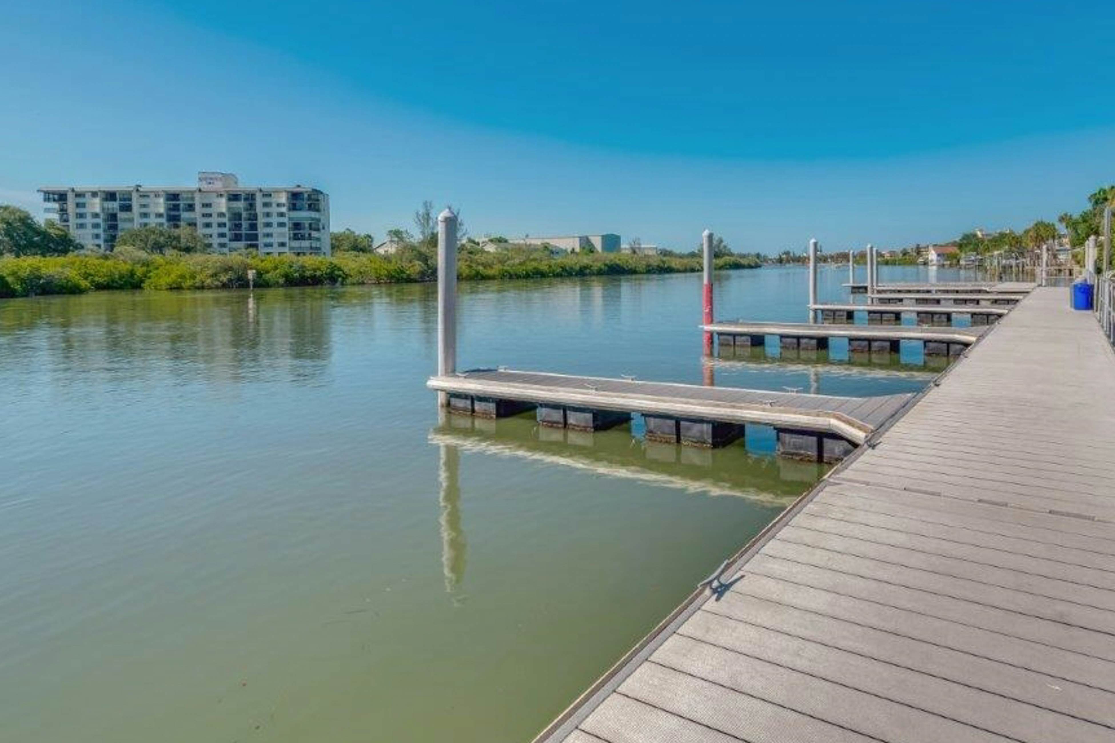 Stylish, snowbird-friendly condo near the beach with AC & W/D - dog-friendly