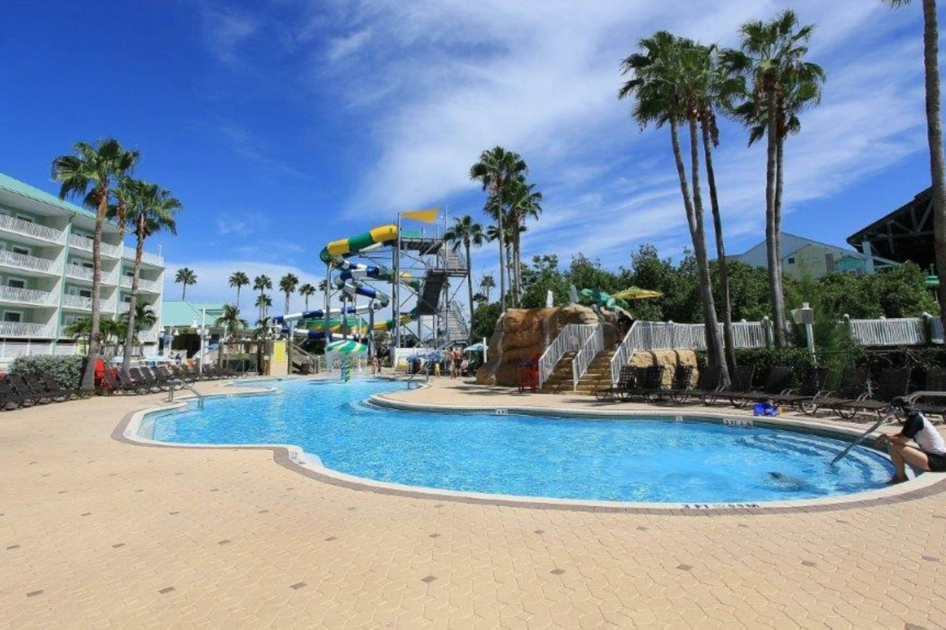 Stylish, snowbird-friendly condo near the beach with AC & W/D - dog-friendly