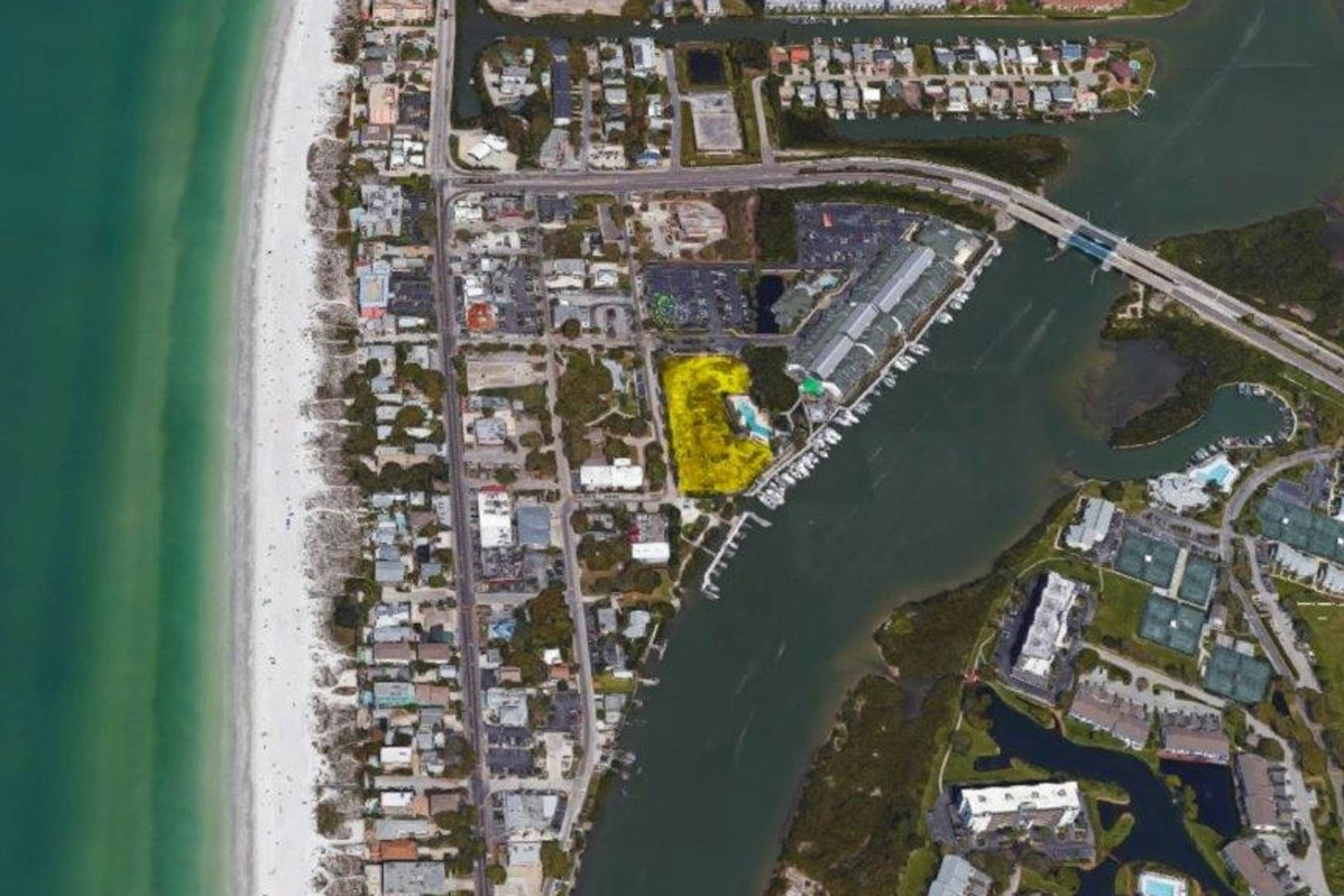 Stylish, snowbird-friendly condo near the beach with AC & W/D - dog-friendly