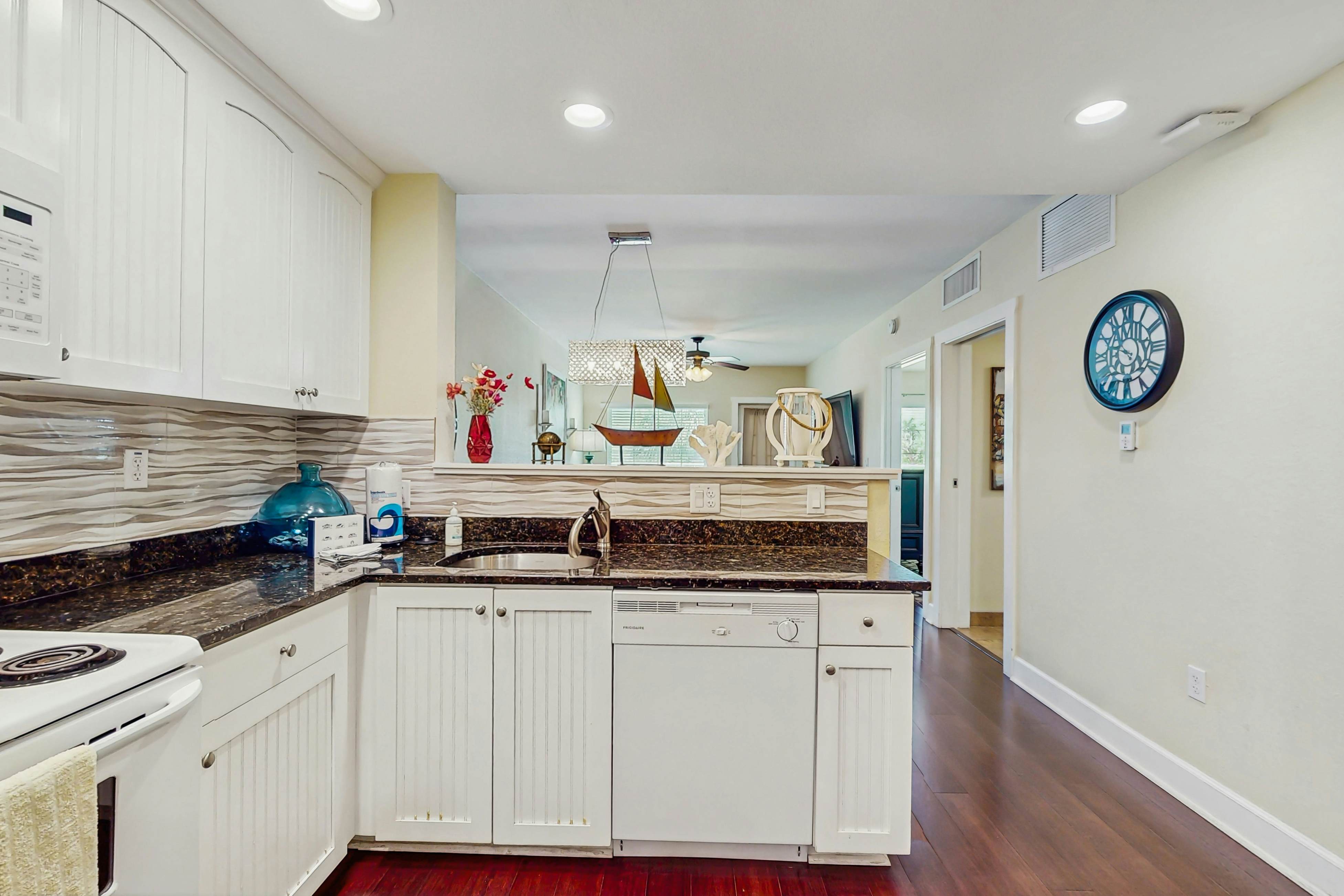 Stylish, snowbird-friendly condo near the beach with AC & W/D - dog-friendly