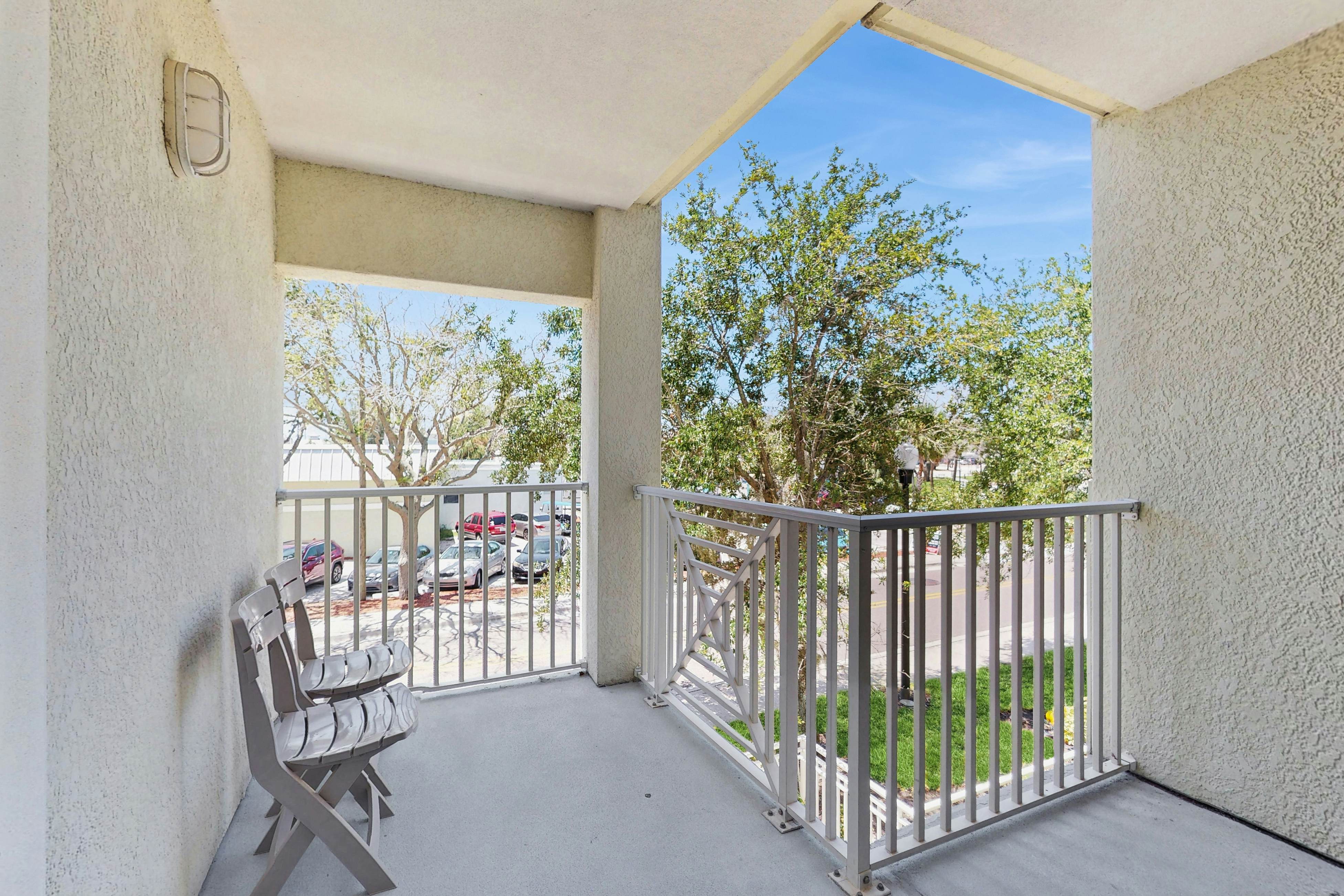 Stylish, snowbird-friendly condo near the beach with AC & W/D - dog-friendly